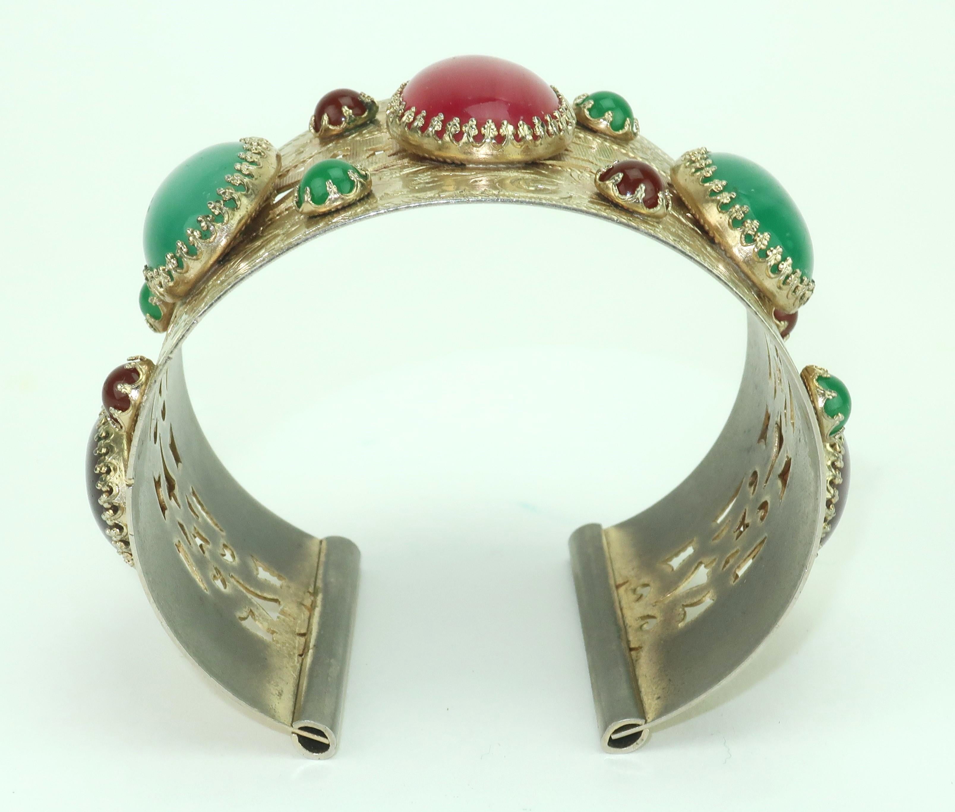 Donna Bracciale vintage con finti cabochon in stile Asian Style in vendita