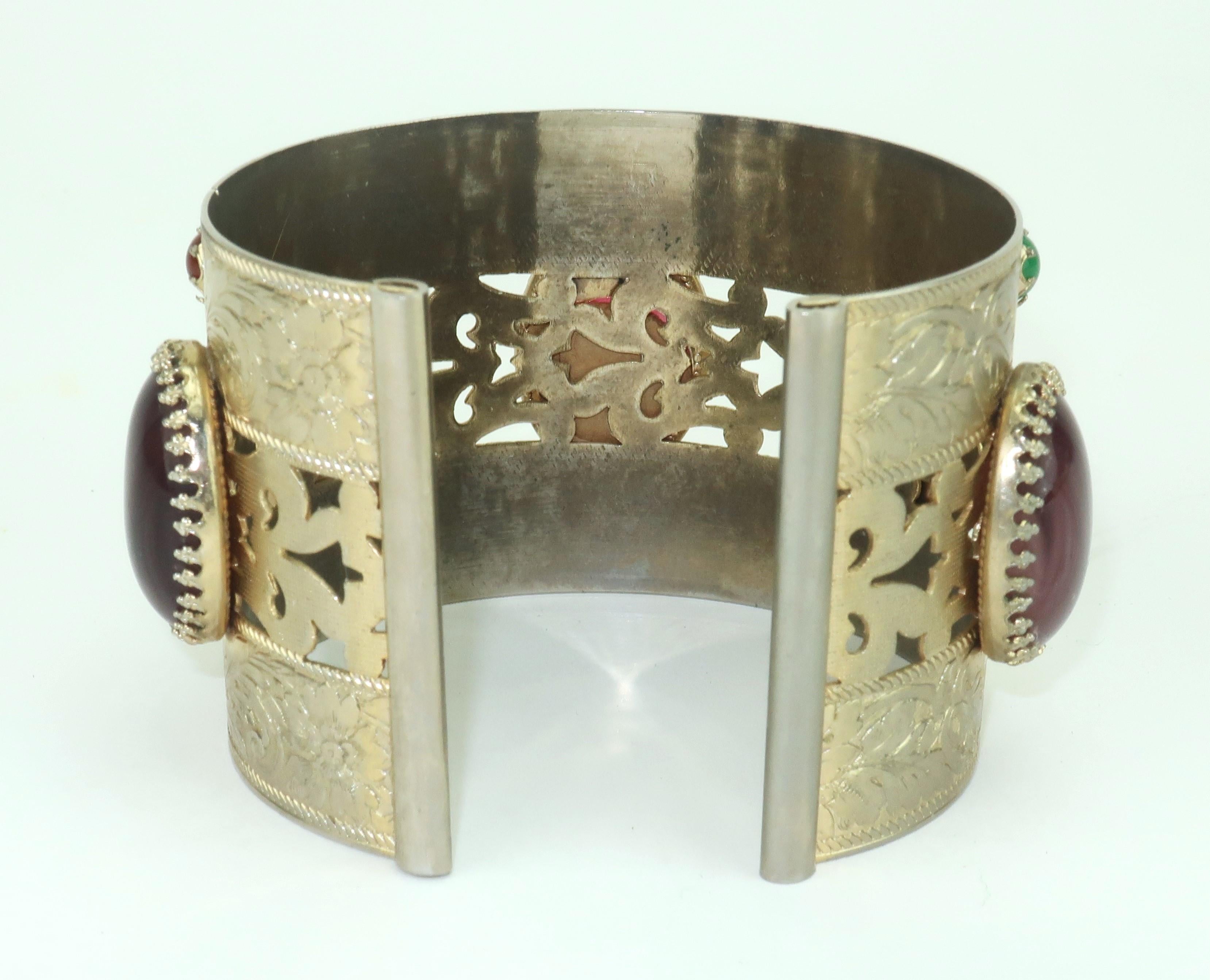 Bracciale vintage con finti cabochon in stile Asian Style in vendita 1