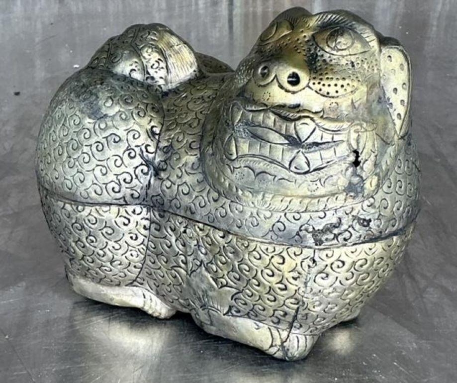 Caja vintage asiática de metal labrado Foo Dog Chino