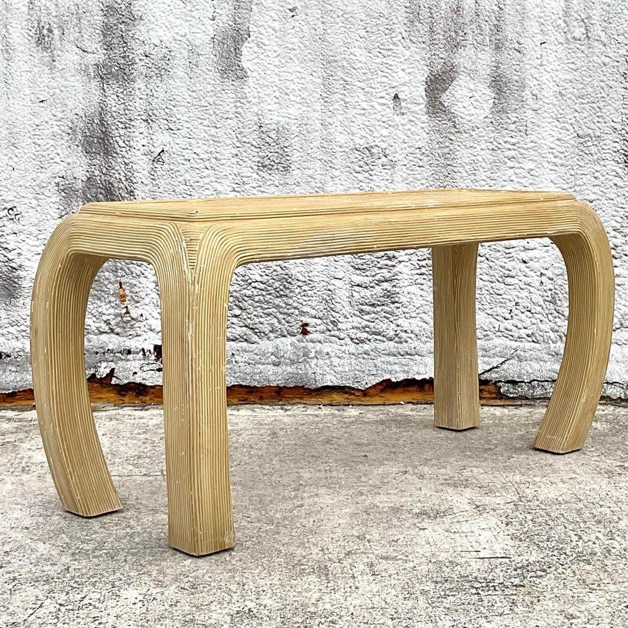 Philippin Table console asiatique lavée à la chaux Ming en vente