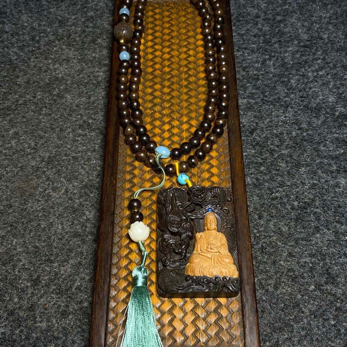 Vintage Asian Wood 108 Beads Necklace with Carving Dragon Buddha Plaque For Sale 2