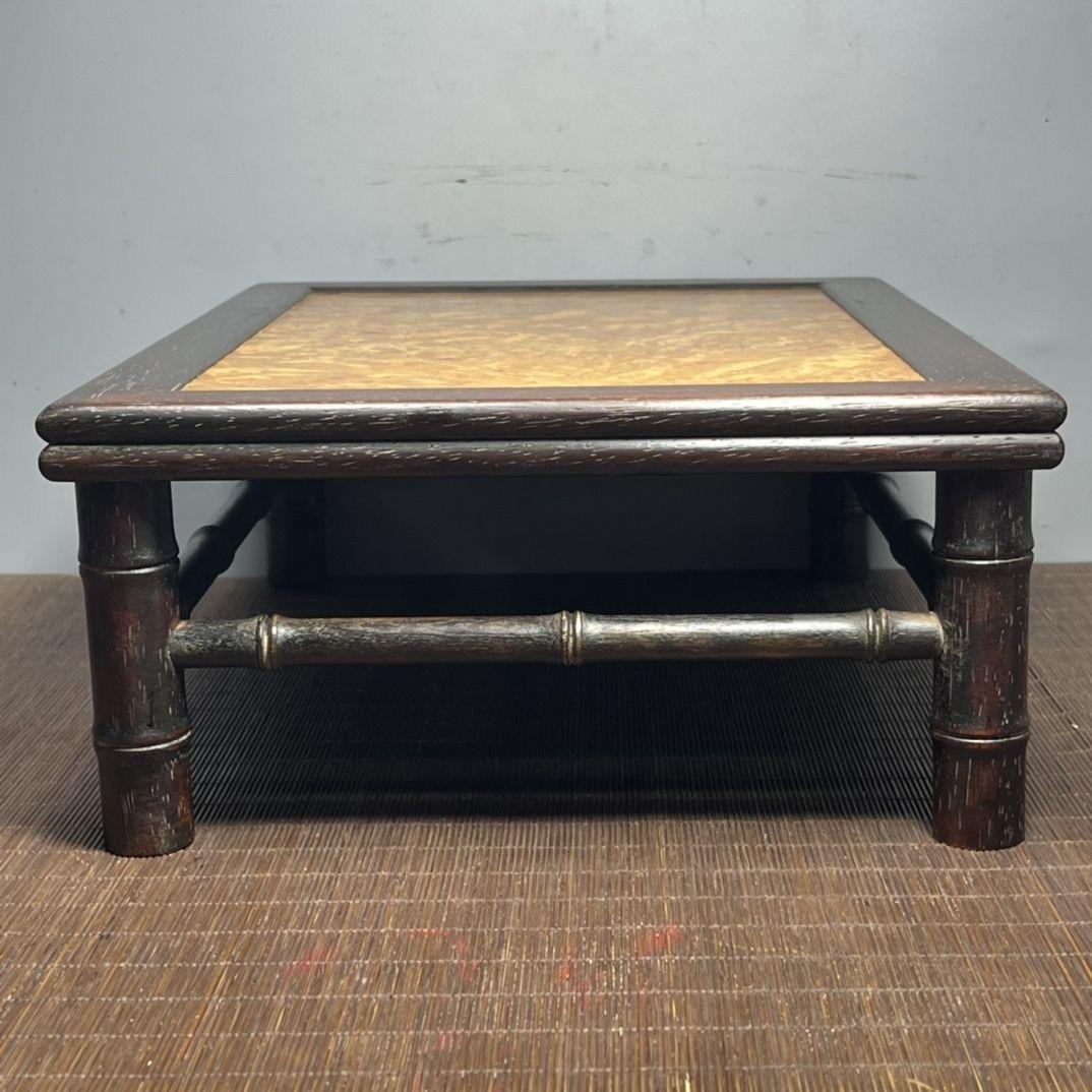 Asiatischer Holz-Teetisch im Vintage-Stil mit goldenem Camphor-Paneel im Zustand „Starke Gebrauchsspuren“ im Angebot in 景德镇市, CN
