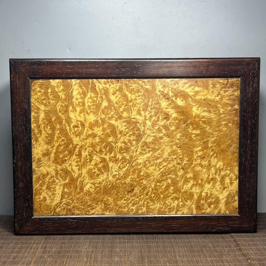 Asiatischer Holz-Teetisch im Vintage-Stil mit goldenem Camphor-Paneel (19. Jahrhundert) im Angebot
