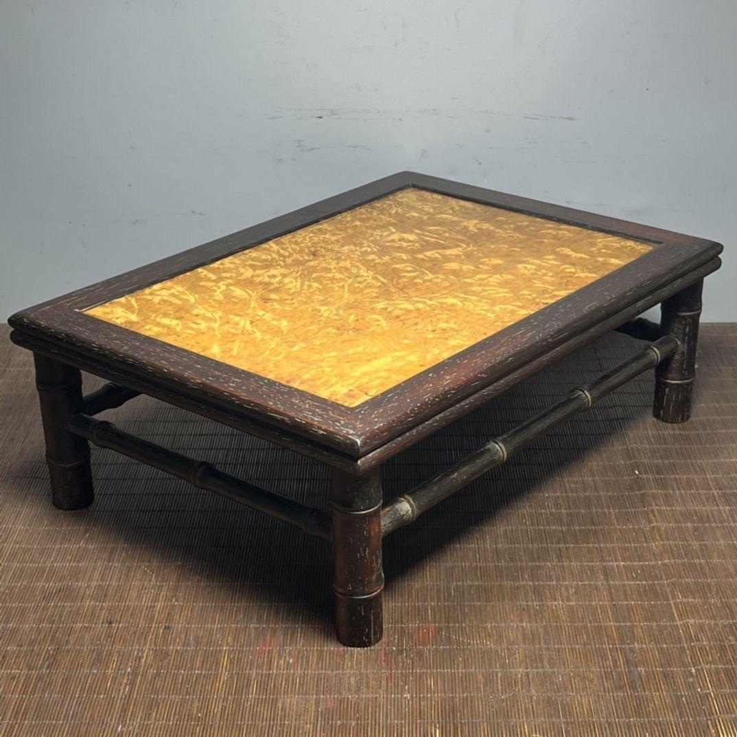 Asiatischer Holz-Teetisch im Vintage-Stil mit goldenem Camphor-Paneel im Angebot 4