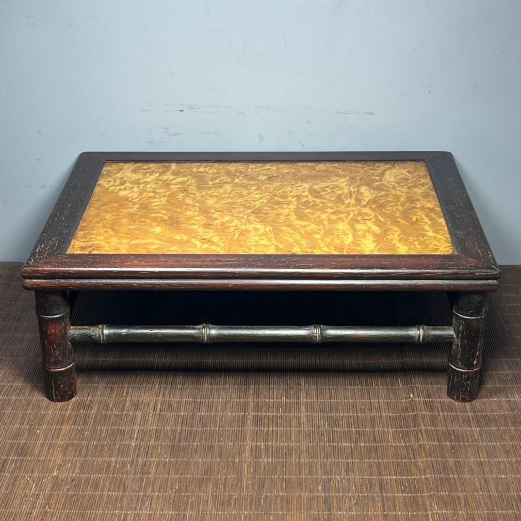 Asiatischer Holz-Teetisch im Vintage-Stil mit goldenem Camphor-Paneel im Angebot 5