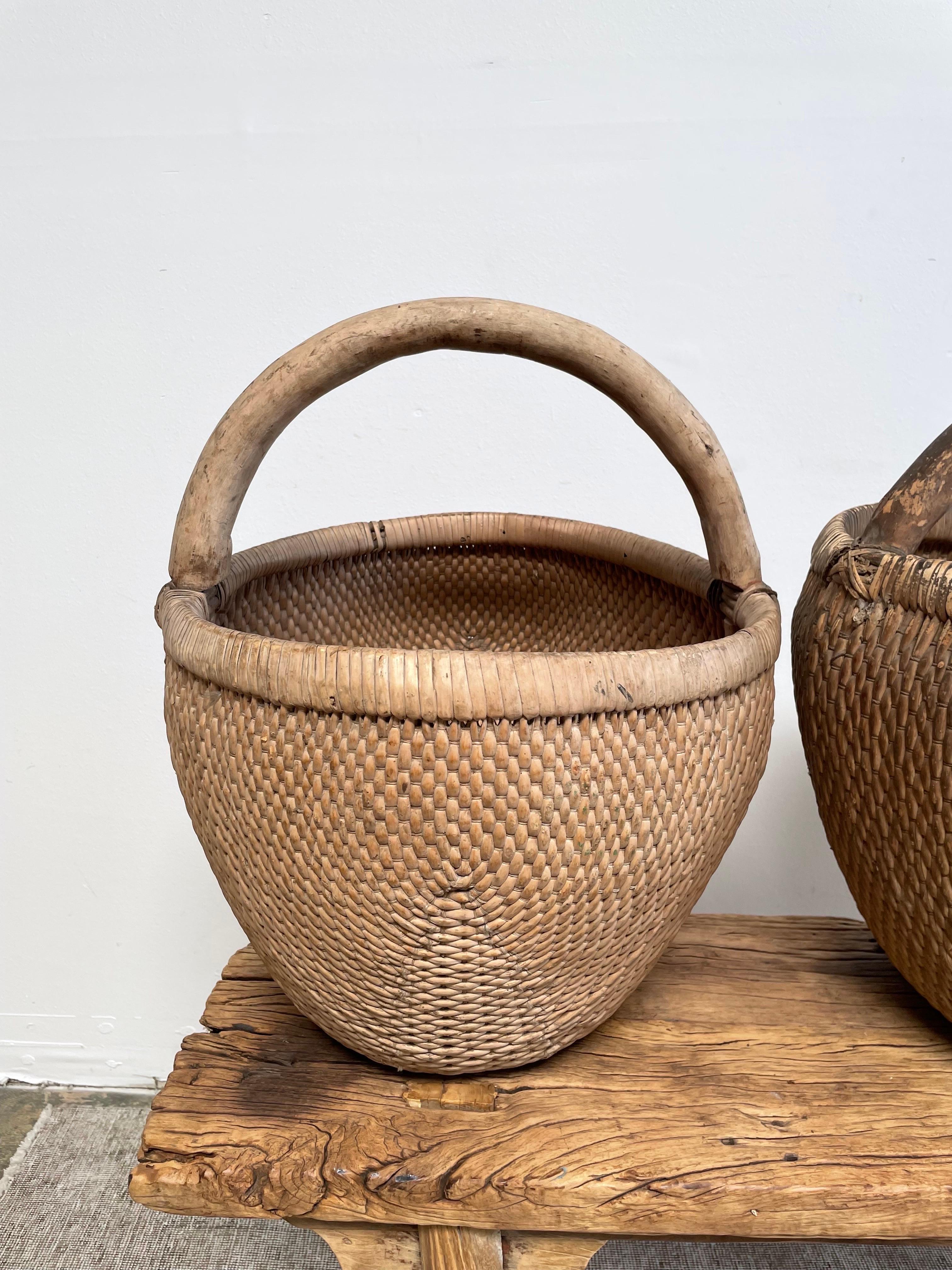 Vintage Asian wicker basket with handle
Woven Baskets are strong, can be used on its own, or as a towel holder, blanket holder, plant, etc.
Indoor use recommended. These are sold individually, as-is vintage condition.
Size: 16”w x 18” x 19”H.