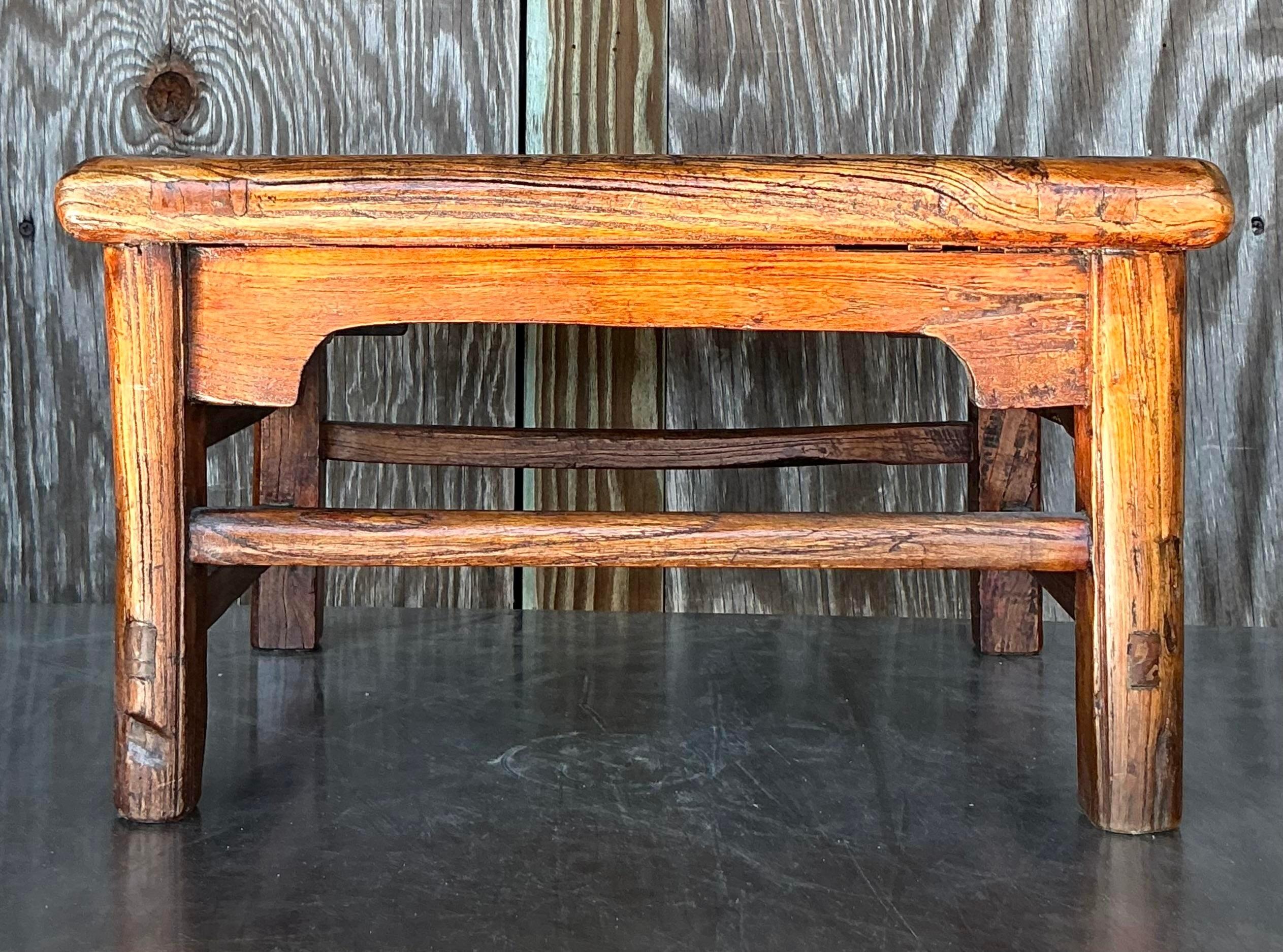 Tabouret bas vintage asiatique en rotin tressé 1