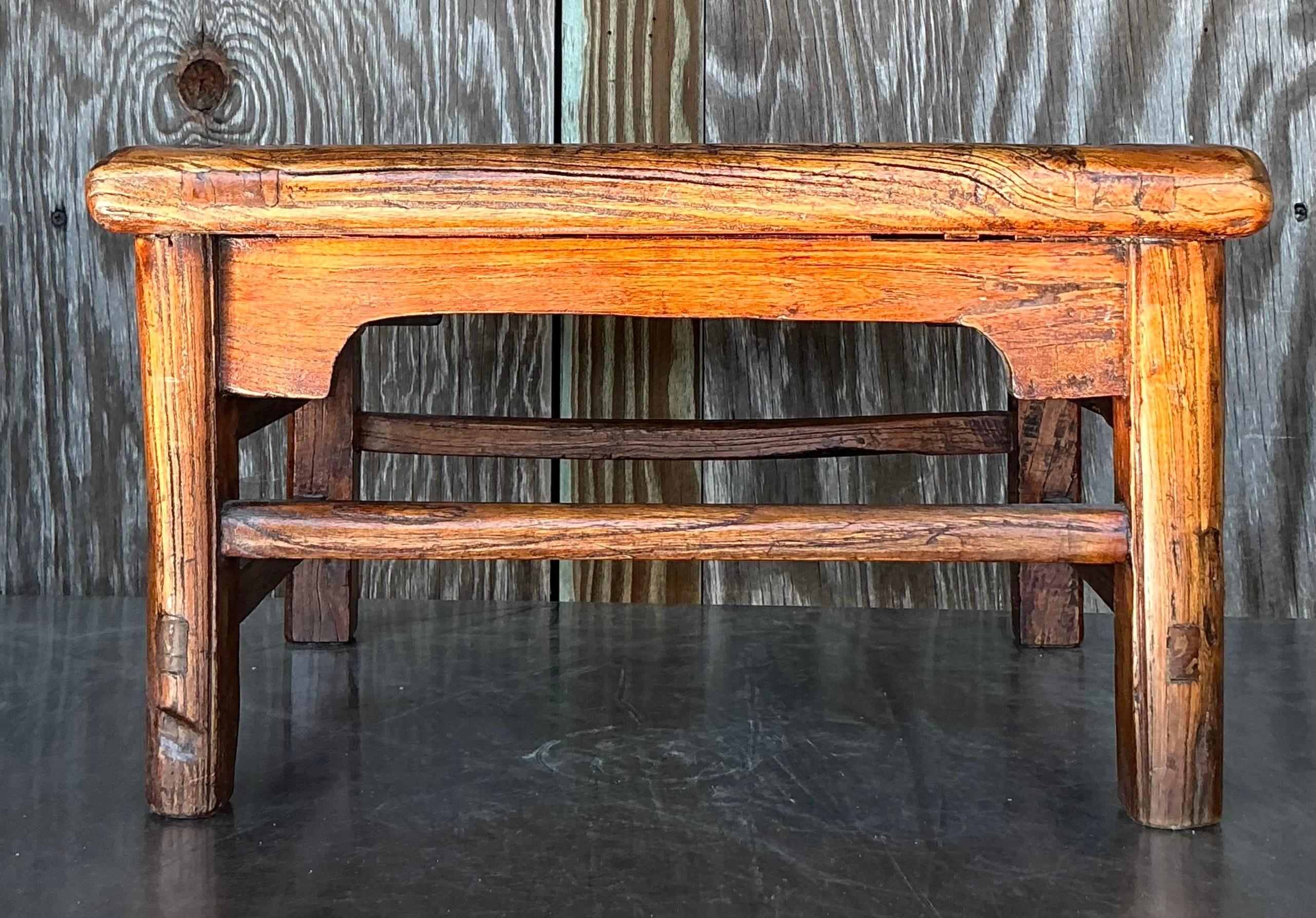 Tabouret bas vintage asiatique en rotin tressé 2