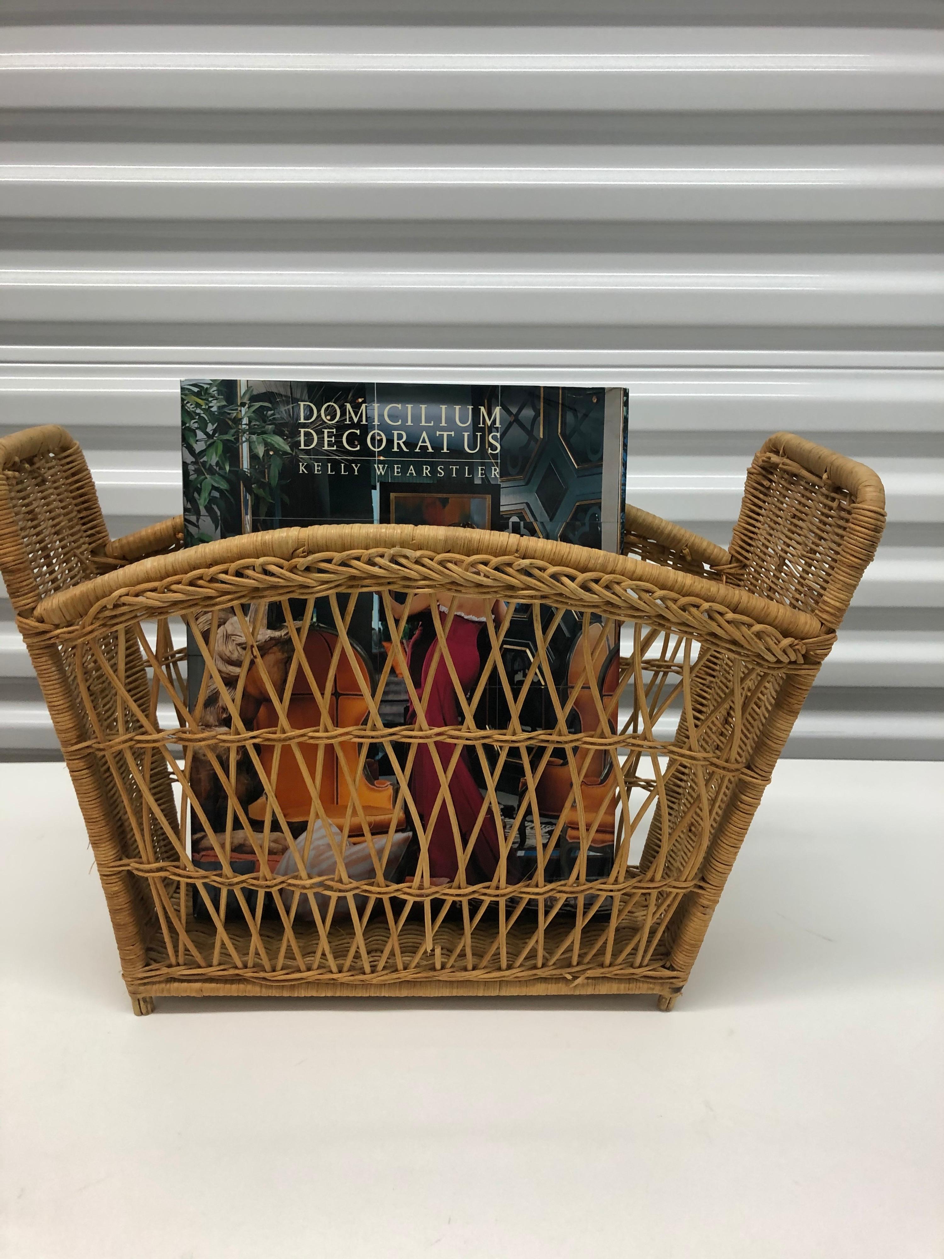 Vintage Asian woven rattan magazine rack
Rattan vintage magazine rack or holder. Intertwined rattan on bended bamboo. Artisanal style.
Size: 16” W x 6” D x 12” H.