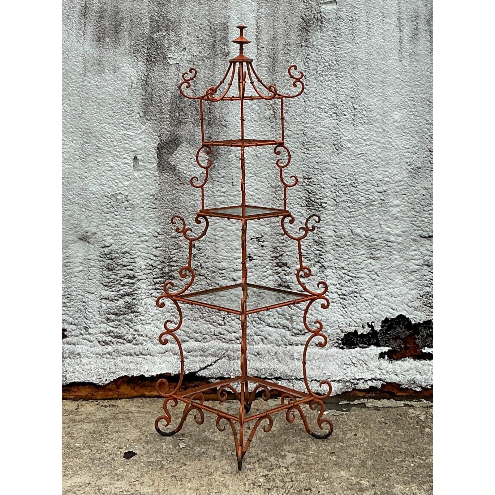 Vintage Asian Wrought Iron Pagoda Etagere Chinoiserie en venta