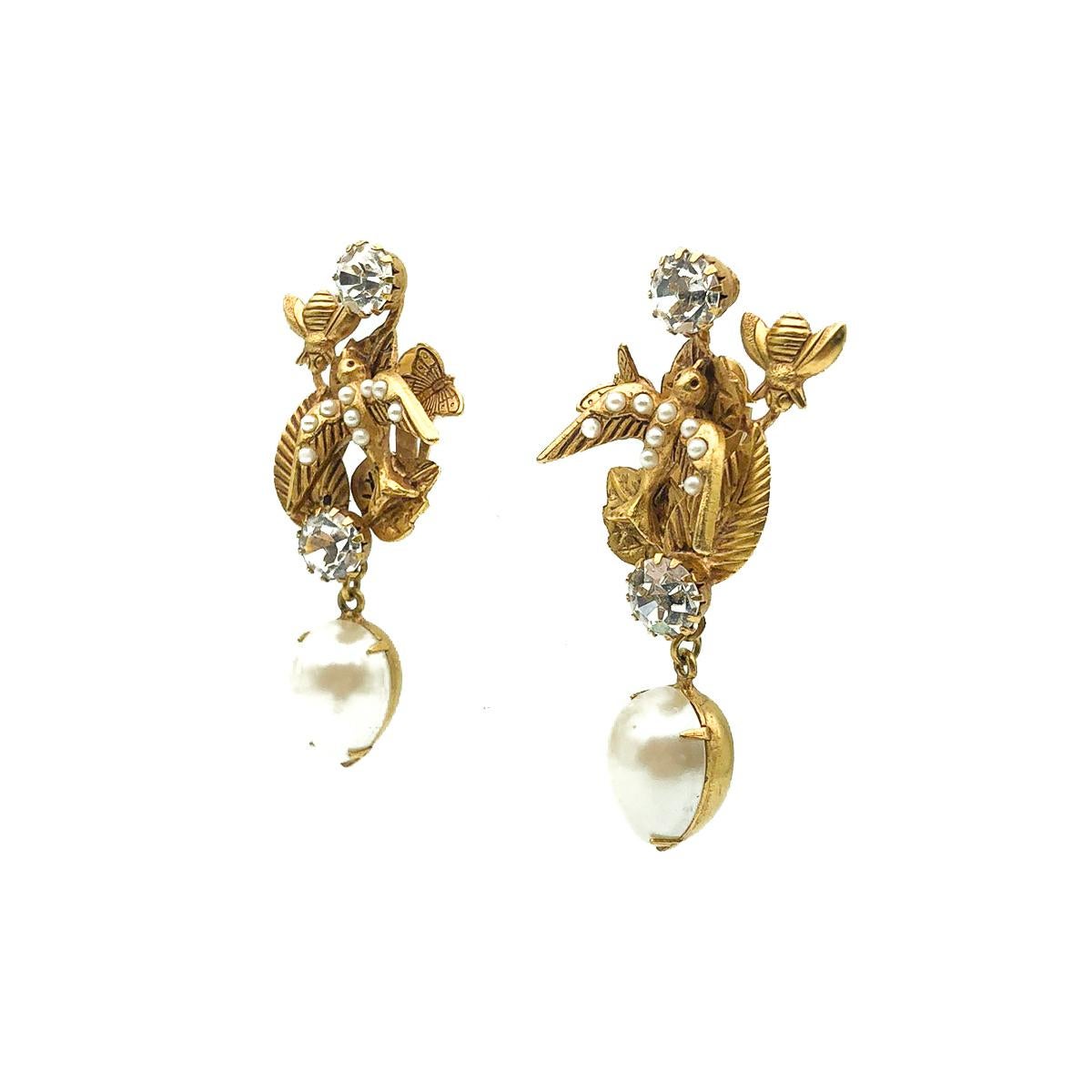 Beautiful vintage Askew Swallow & Bee earrings. Featuring wonderfully detailed work depicting a garden style array including an adorable swallow and bee motif. 
Vintage Condition: Very good without damage or noteworthy wear. 
Materials: Gold plated