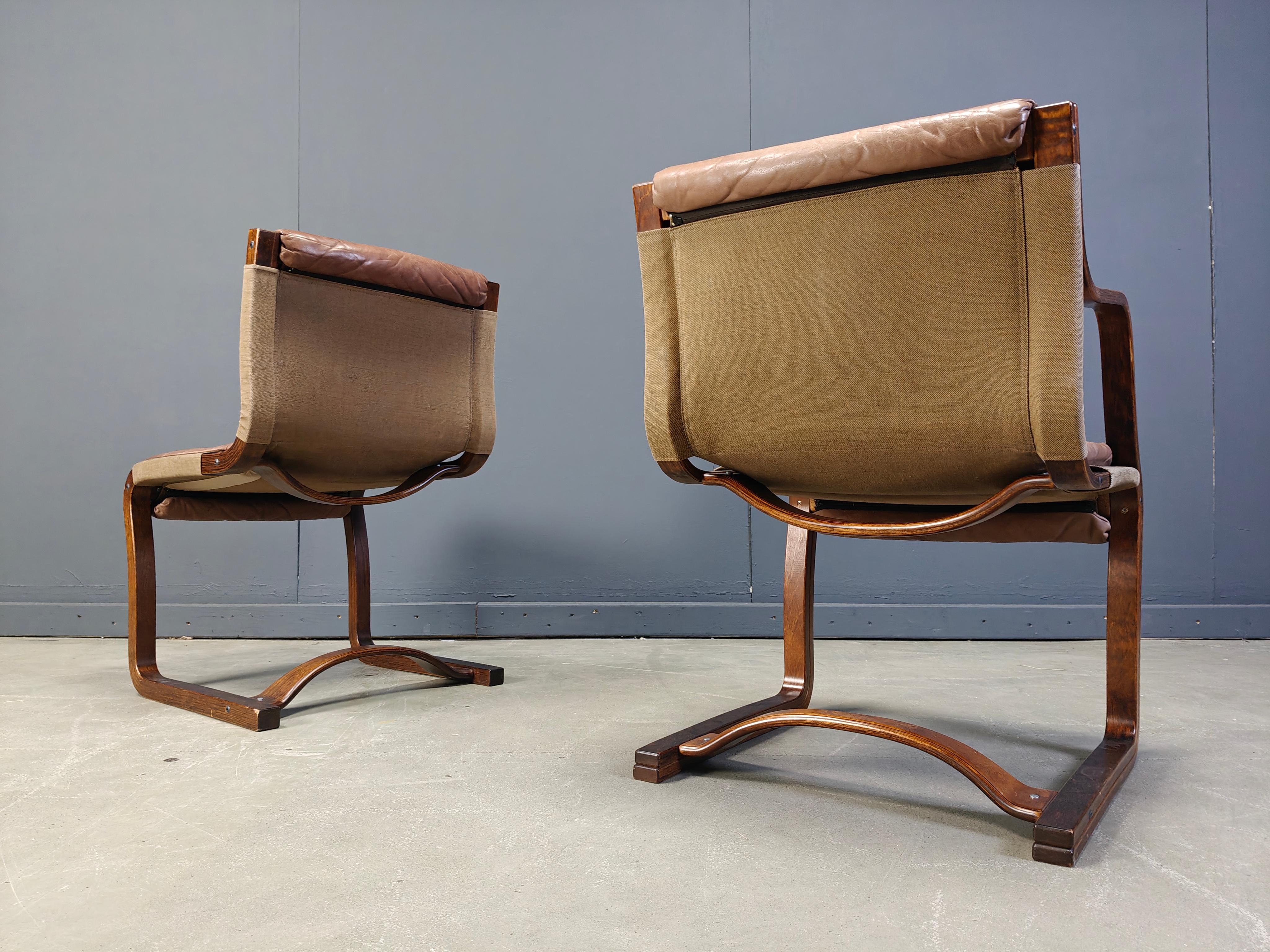 Finlandese Vintage Asko Pajamies Finlandia Sedie in pelle e compensato, set di 6 - Anni '70 in vendita