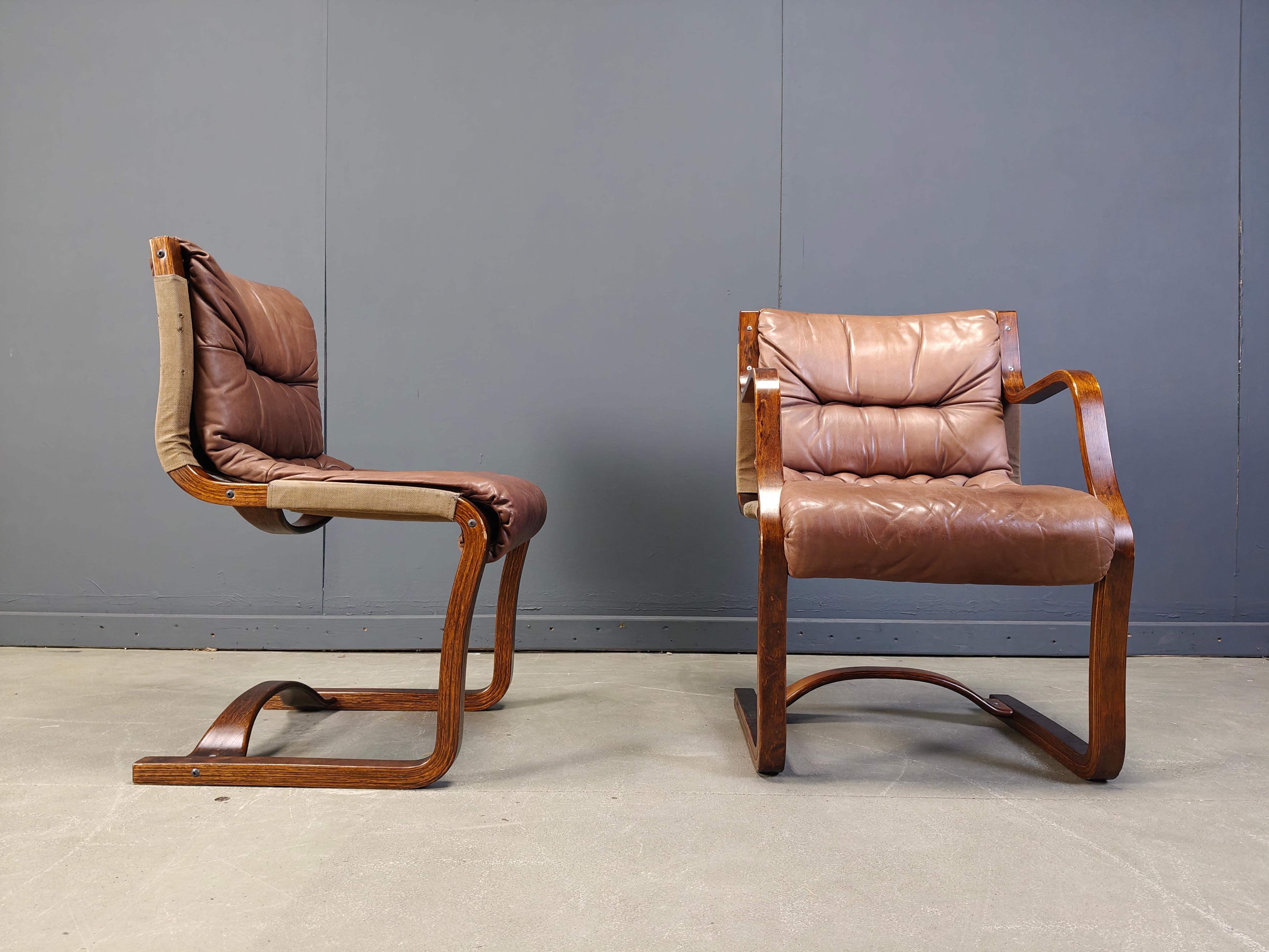 Vintage Asko Pajamies Finlandia Sedie in pelle e compensato, set di 6 - Anni '70 In condizioni buone in vendita a Leuven, Vlaams Gewest