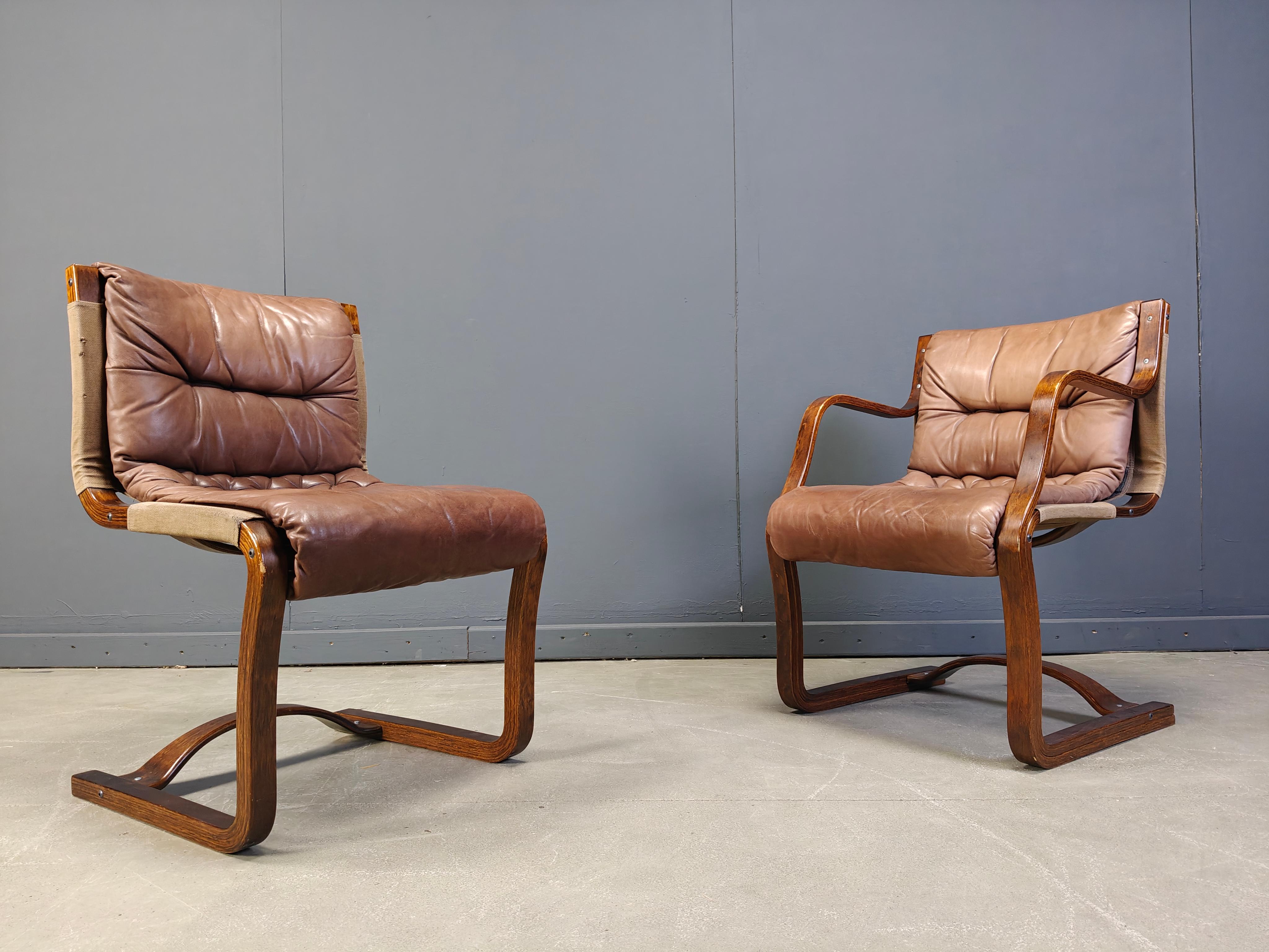 Fine XX secolo Vintage Asko Pajamies Finlandia Sedie in pelle e compensato, set di 6 - Anni '70 in vendita