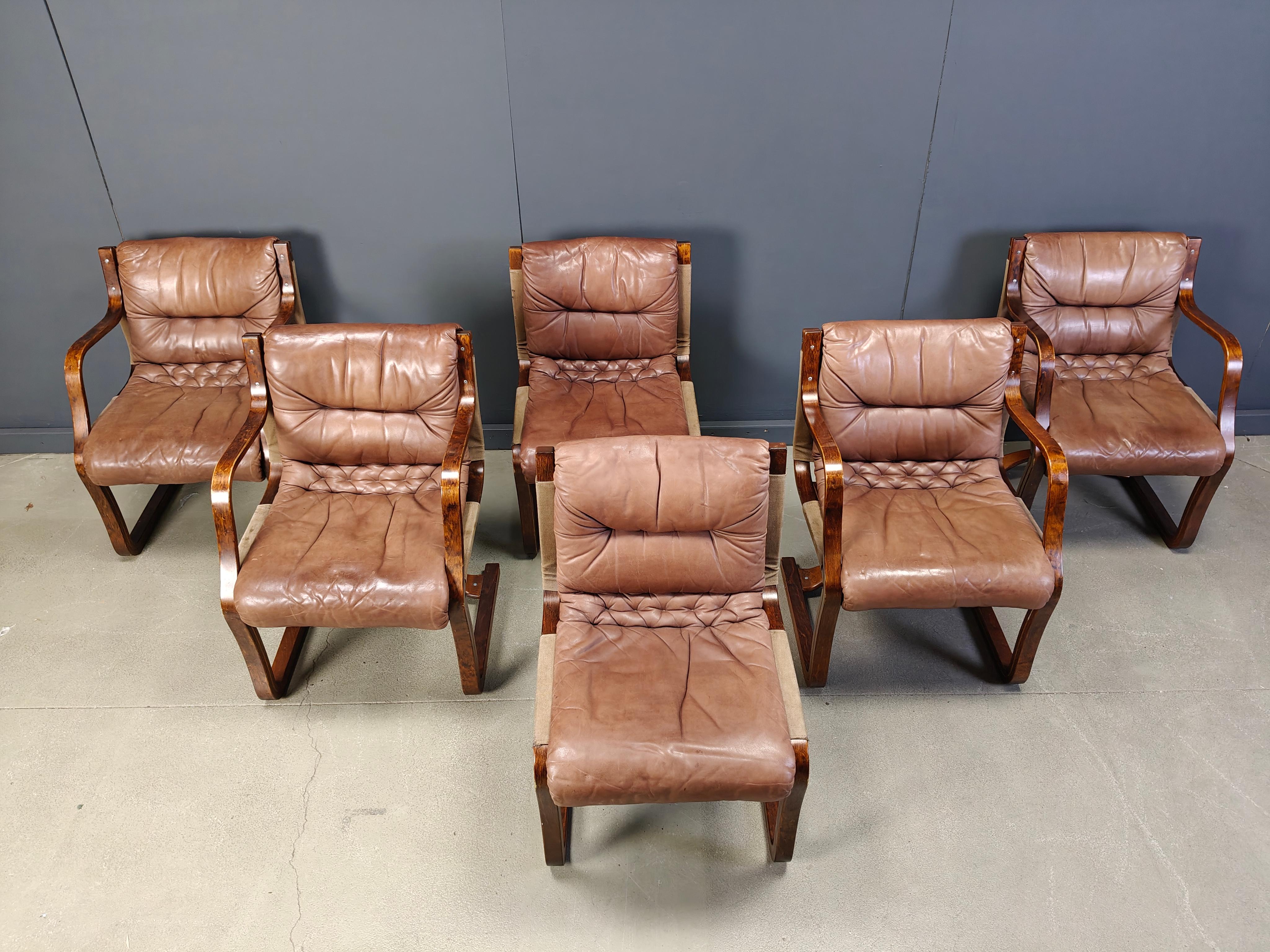 Pelle Vintage Asko Pajamies Finlandia Sedie in pelle e compensato, set di 6 - Anni '70 in vendita