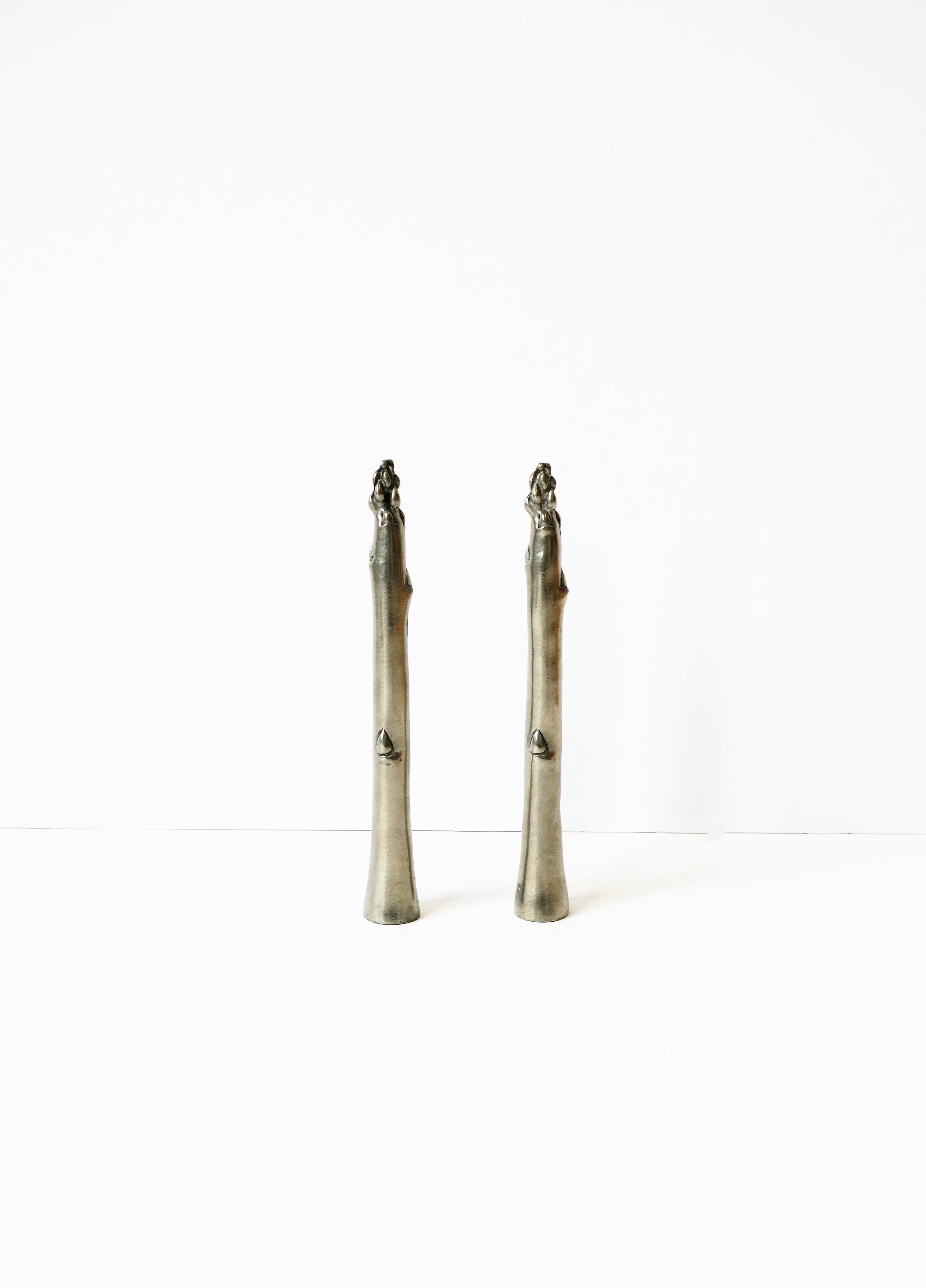 asparagus salt and pepper shakers