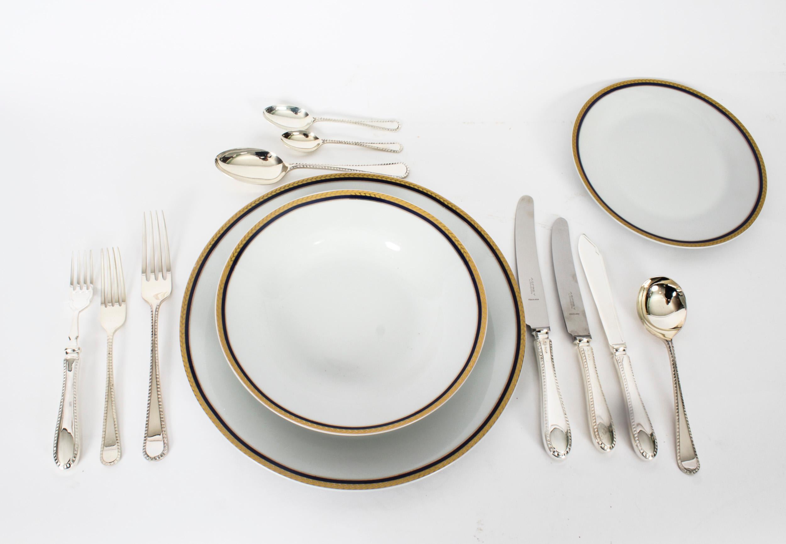 Vintage Asprey 12 Place Canteen Sterling Silver Cutlery Dated 1974, 20th C In Good Condition In London, GB