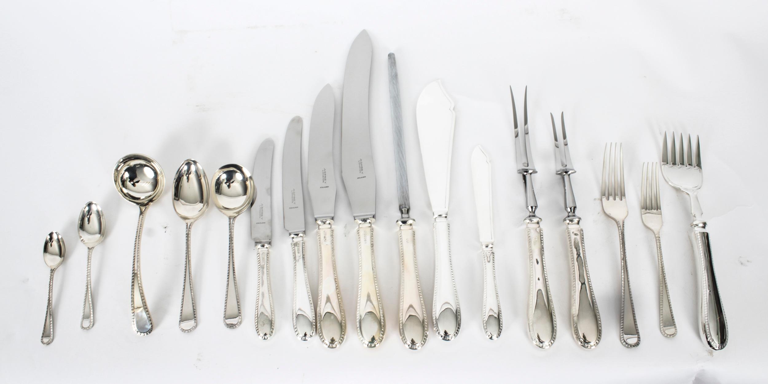 Argent sterling Couverts en argent sterling vintage Asprey 12 Place Canteen datés de 1974, 20ème siècle