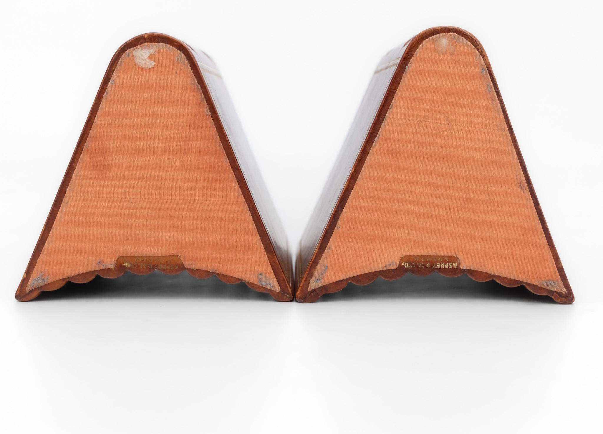 Reggilibri d'epoca Asprey & Co in pelle e dorati, modellati come libri aperti in vendita 4