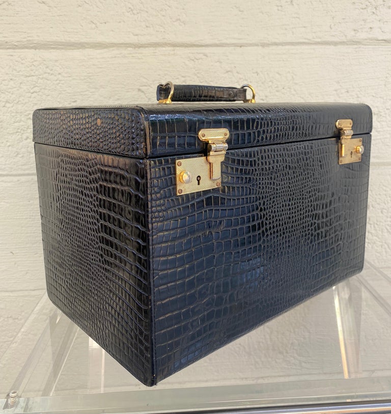 Vintage Alligator Style Train Case Cosmetic Trunk For Sale at 1stDibs