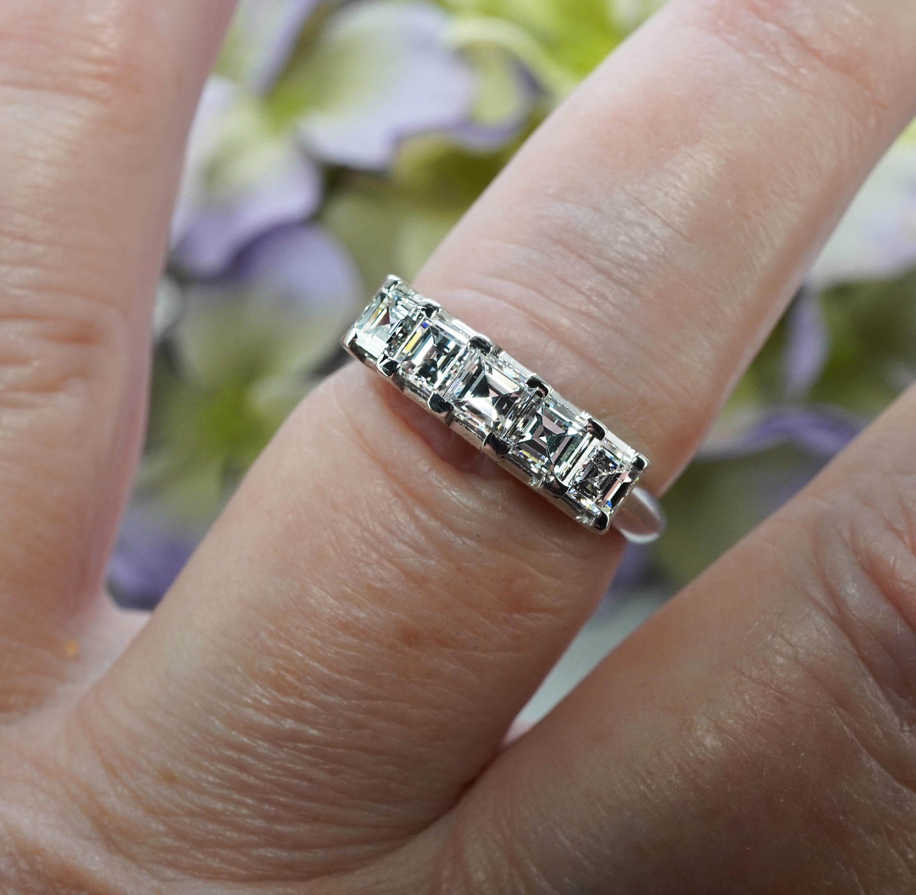 Vintage Asscher Carre Diamante Platino Aniversario  Anillo de 5 piedras Estate VVS Retro en venta