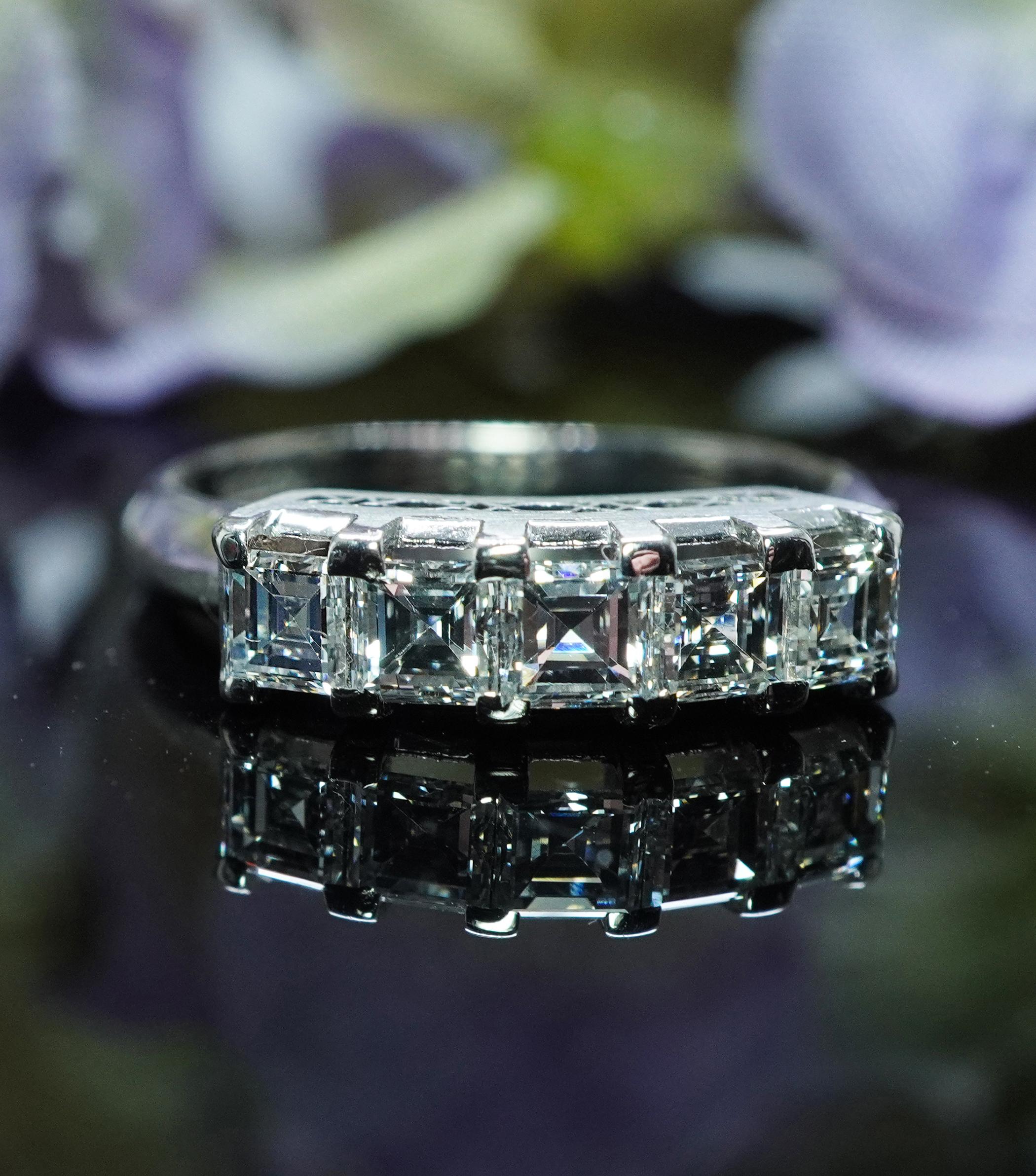 De las mujeres Vintage Asscher Carre Diamante Platino Aniversario  Anillo de 5 piedras Estate VVS en venta