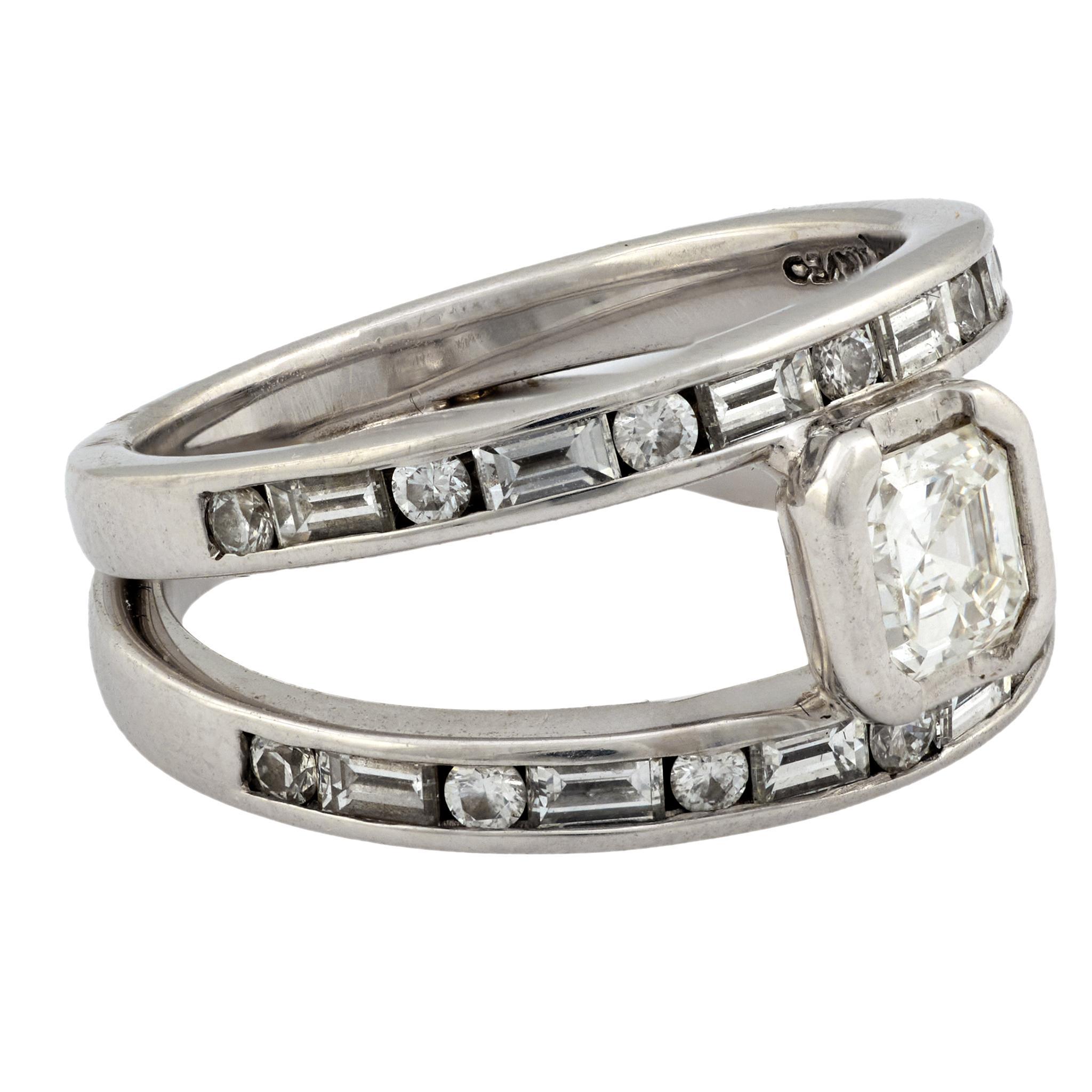 Anello a doppia fascia in oro bianco 14 carati con diamante taglio Asscher vintage In condizioni buone in vendita a Beverly Hills, CA