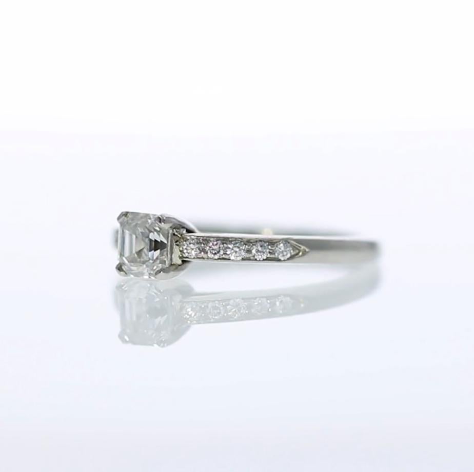 Verlobungsring aus Platin mit Diamant im Asscher-Schliff 'GIA' im Zustand „Gut“ im Angebot in NEW ORLEANS, LA