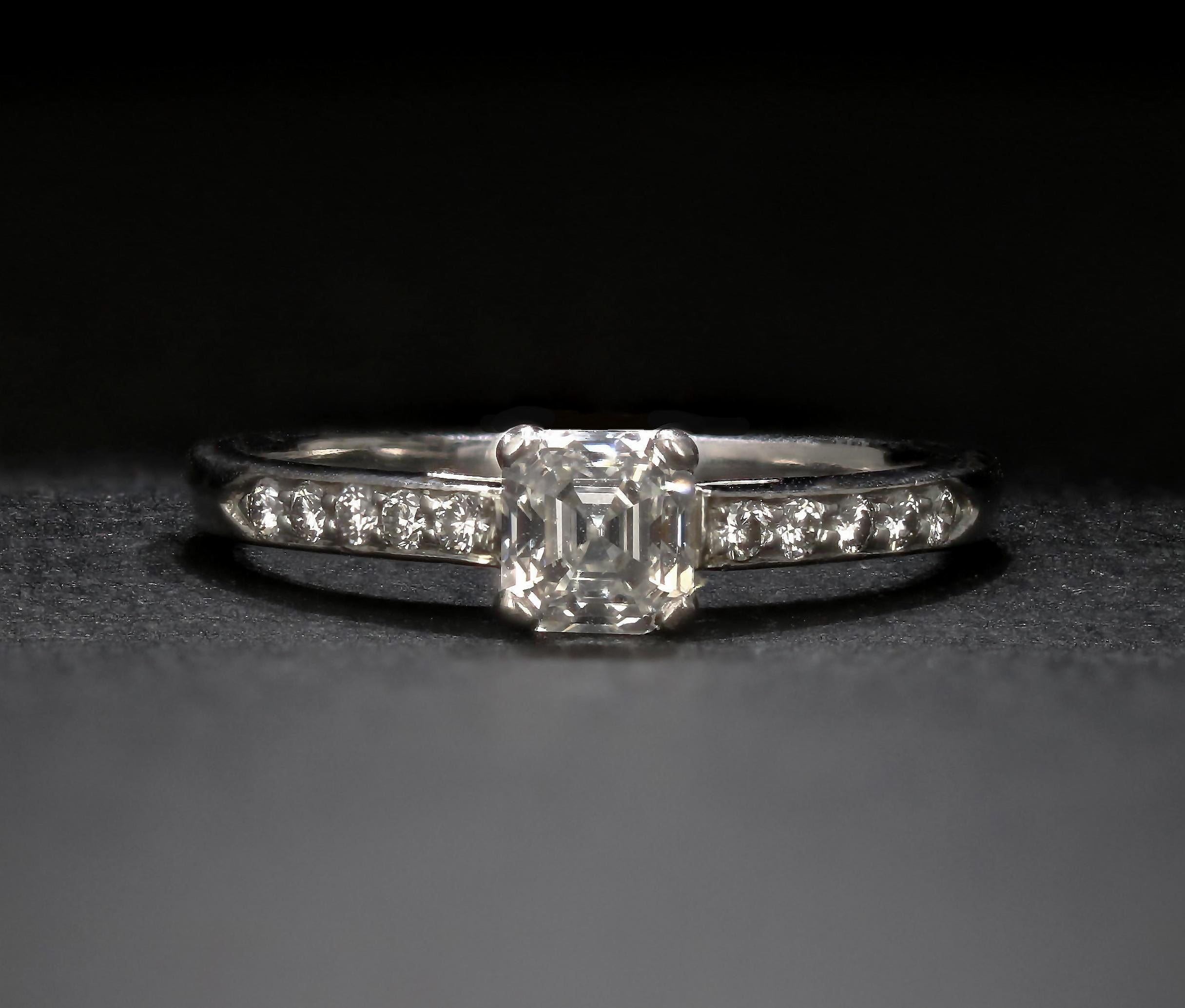 Verlobungsring aus Platin mit Diamant im Asscher-Schliff 'GIA' Damen im Angebot
