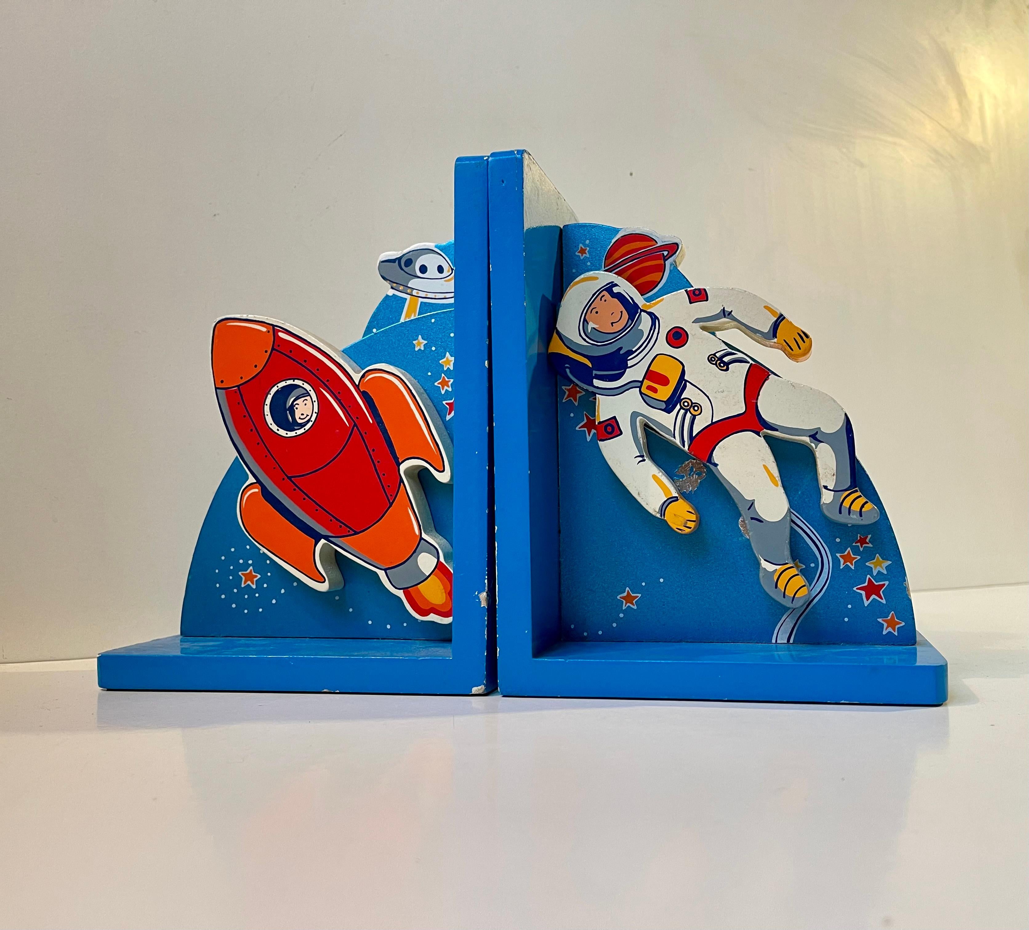 Vintage Astronaut & Rocket Bookends in Lacquered Wood, 1980s In Good Condition For Sale In Esbjerg, DK
