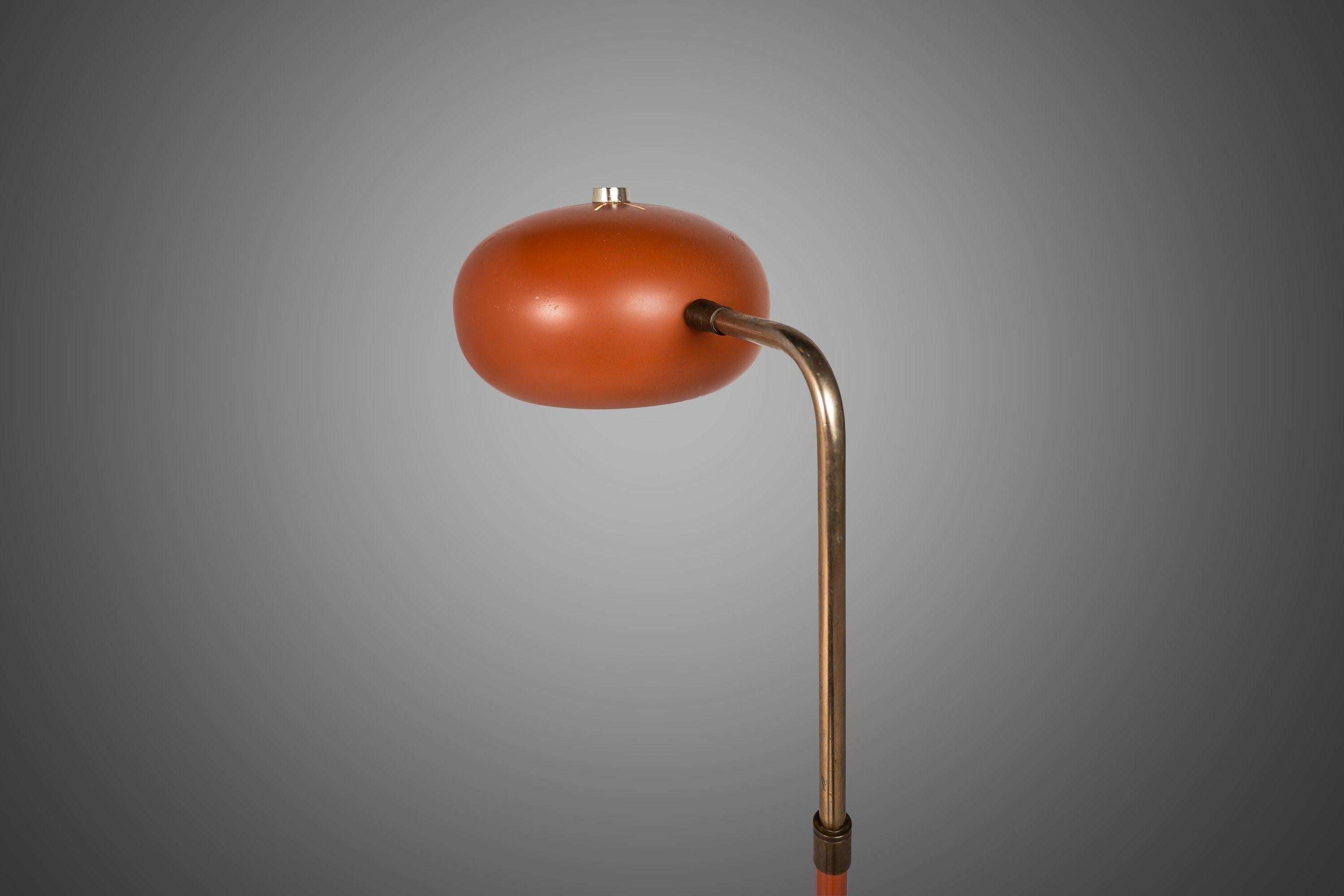 Vintage Atomic Clover Lamp Company Floor Lamp in Original Coral Paint, c. 1950s In Good Condition In Deland, FL