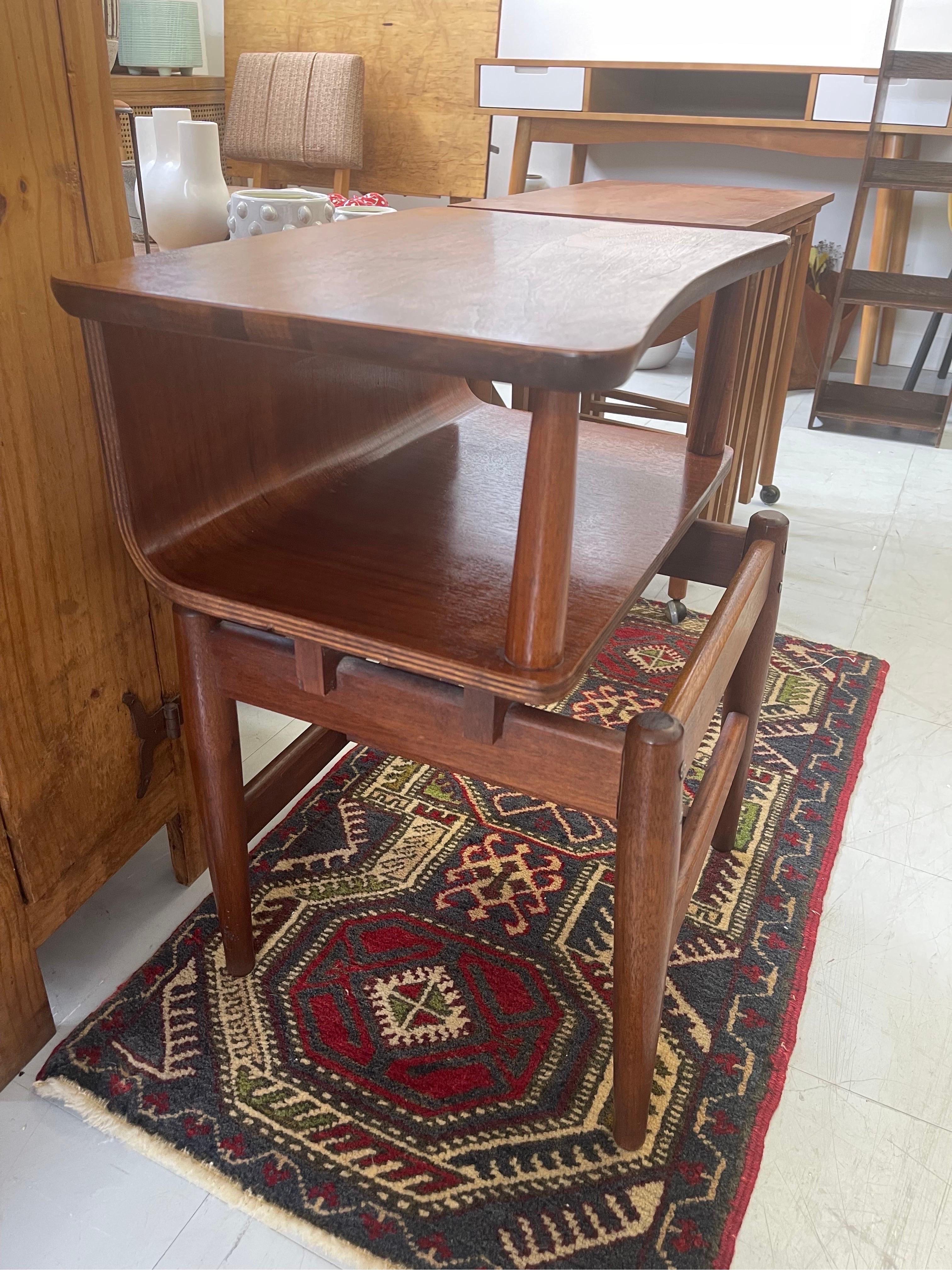 Mid-Century Modern Table d'appoint atomique vintage de style moderne du milieu du siècle dernier en vente