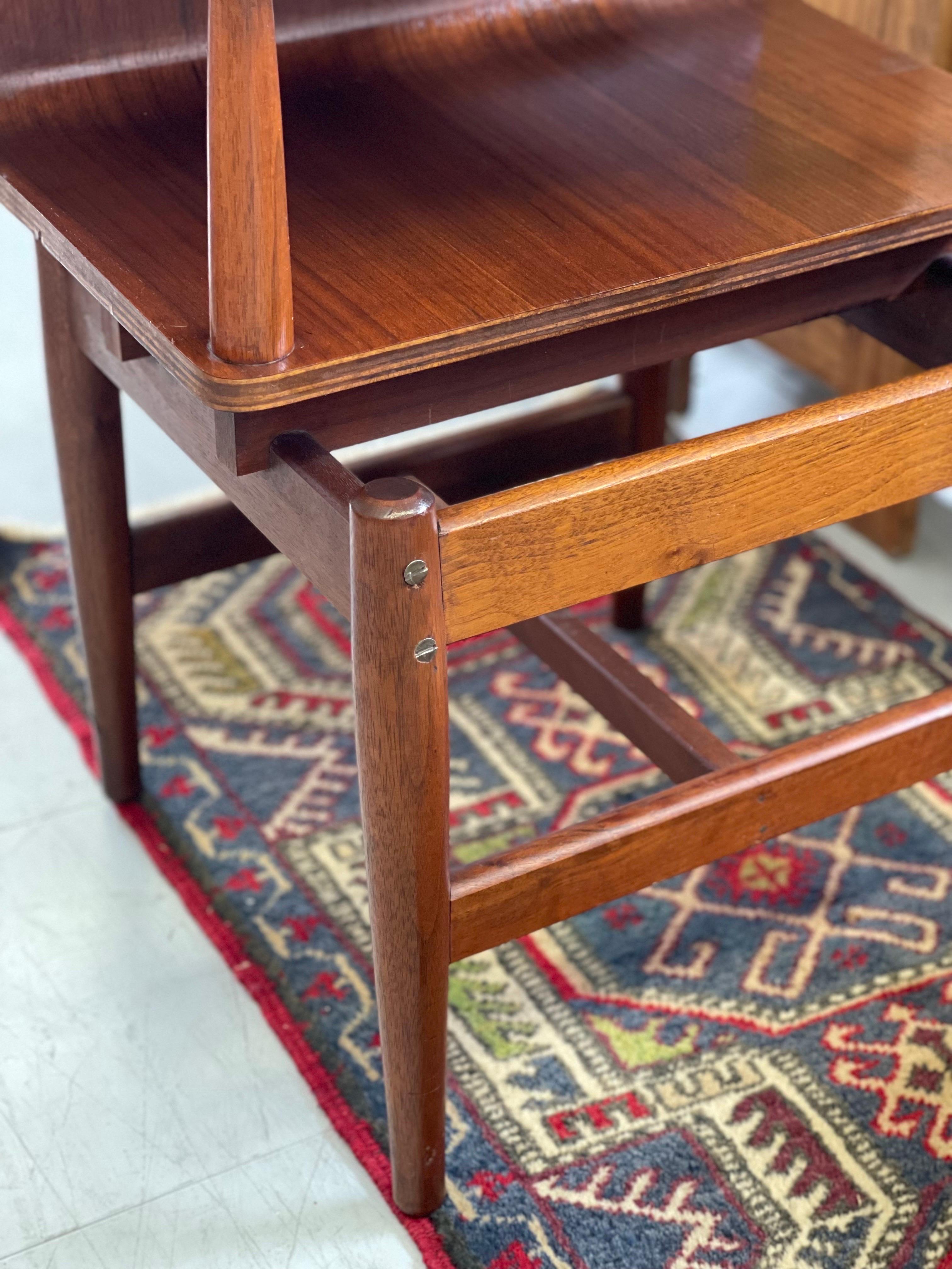 Vintage Atomic Mid-Century Modern Style Accent Table In Good Condition For Sale In Seattle, WA