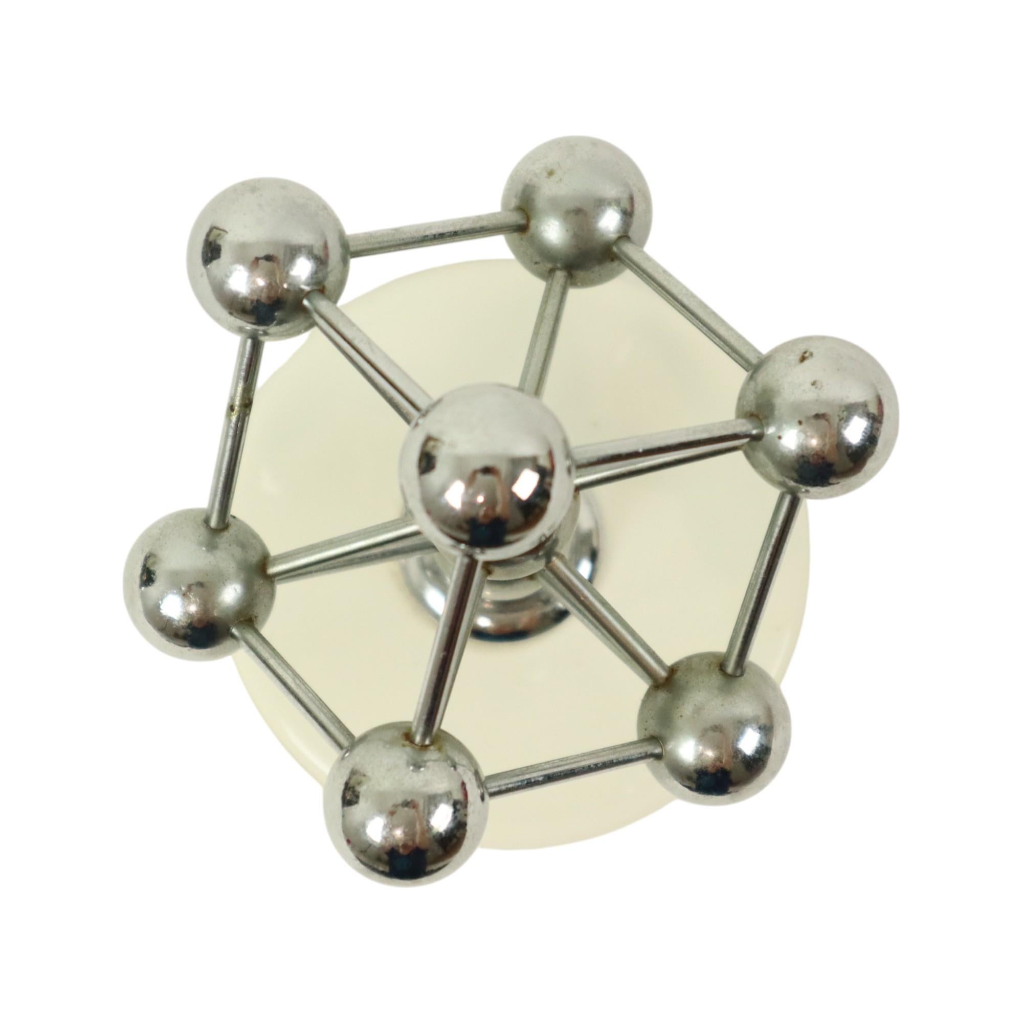 Statua Atomium d'epoca in ceramica cromata Expo 58 Souvenir in vendita 4