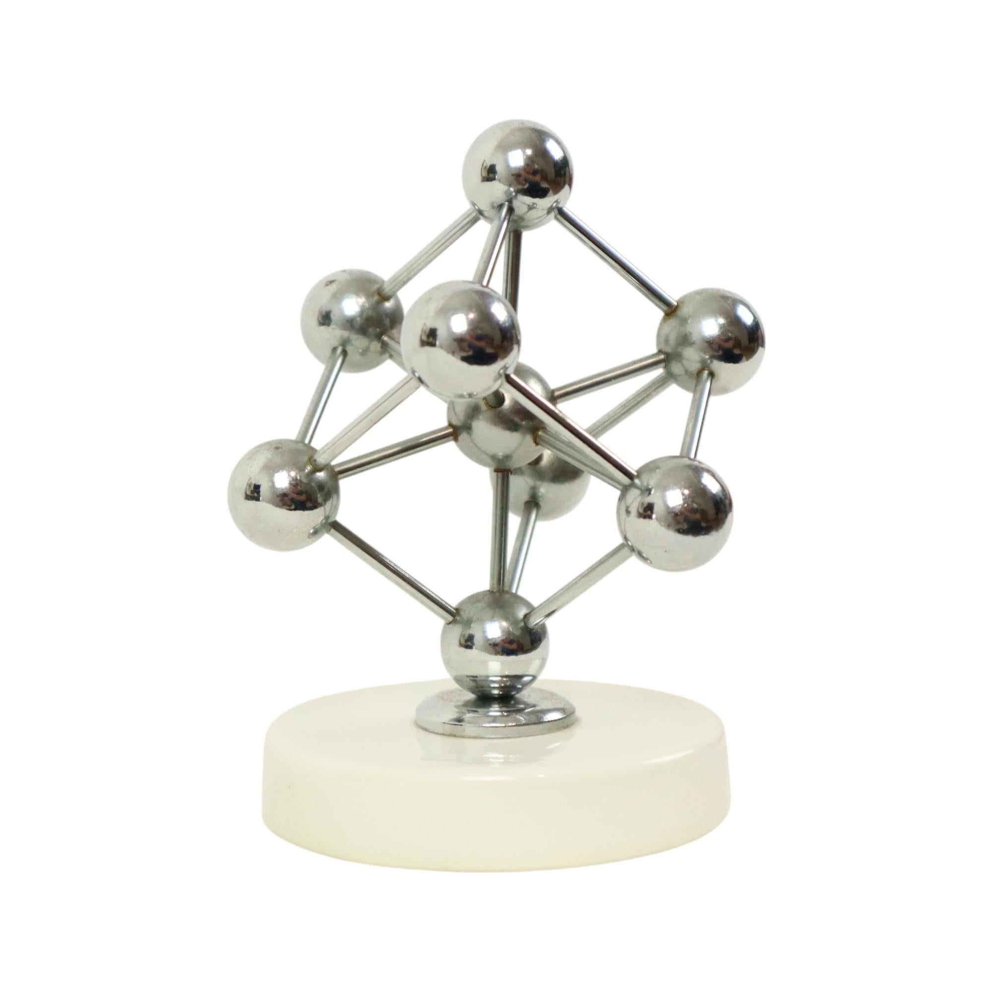 Belga Statua Atomium d'epoca in ceramica cromata Expo 58 Souvenir in vendita