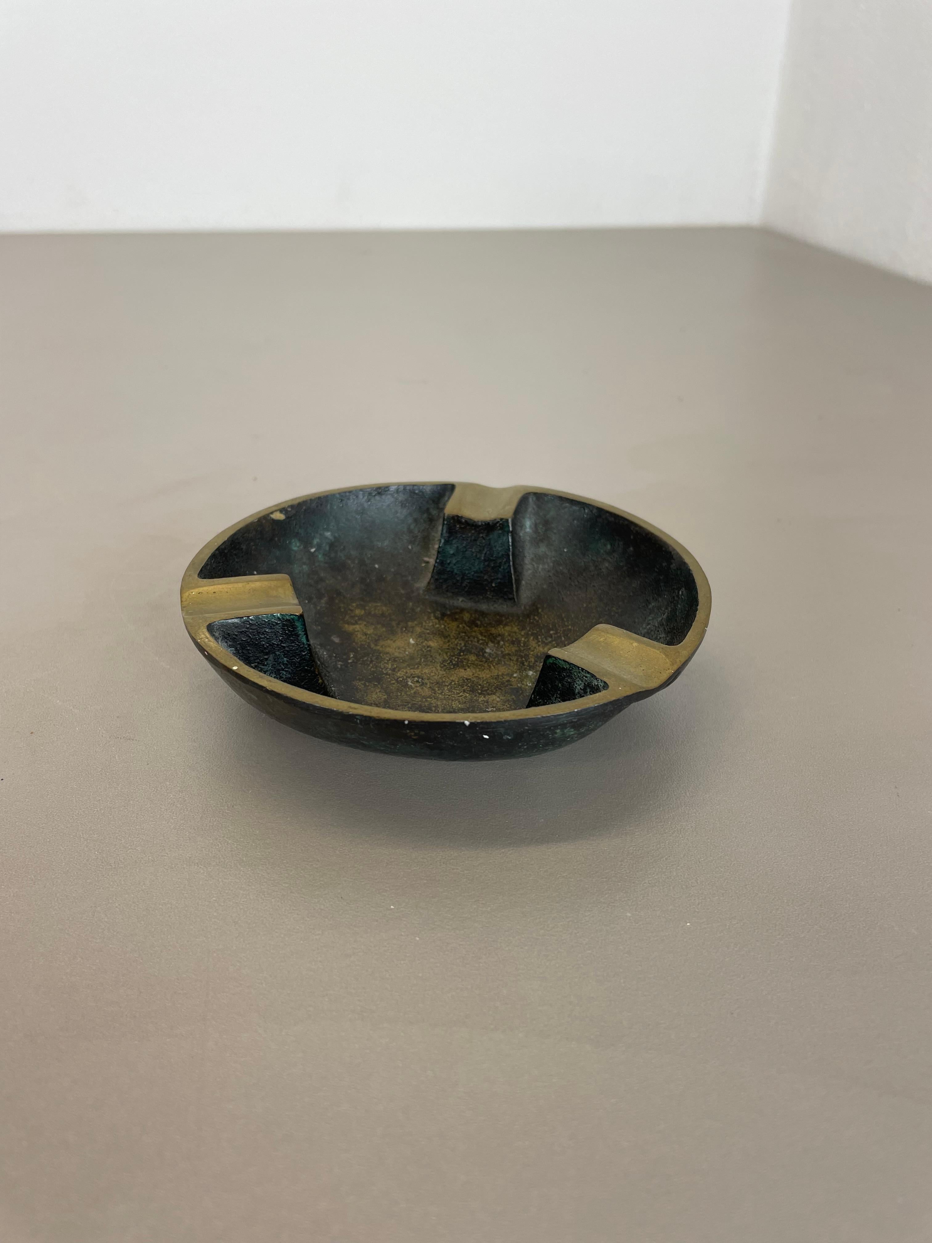 Article:

brass Ashray element


Origin:

Austria


Material:

brass


Description:

Wonderful metal ashtray element made in Austria in the 1950. High quality 1950s Austrian handmade fabrication of solid brass which is blacked at the top side and