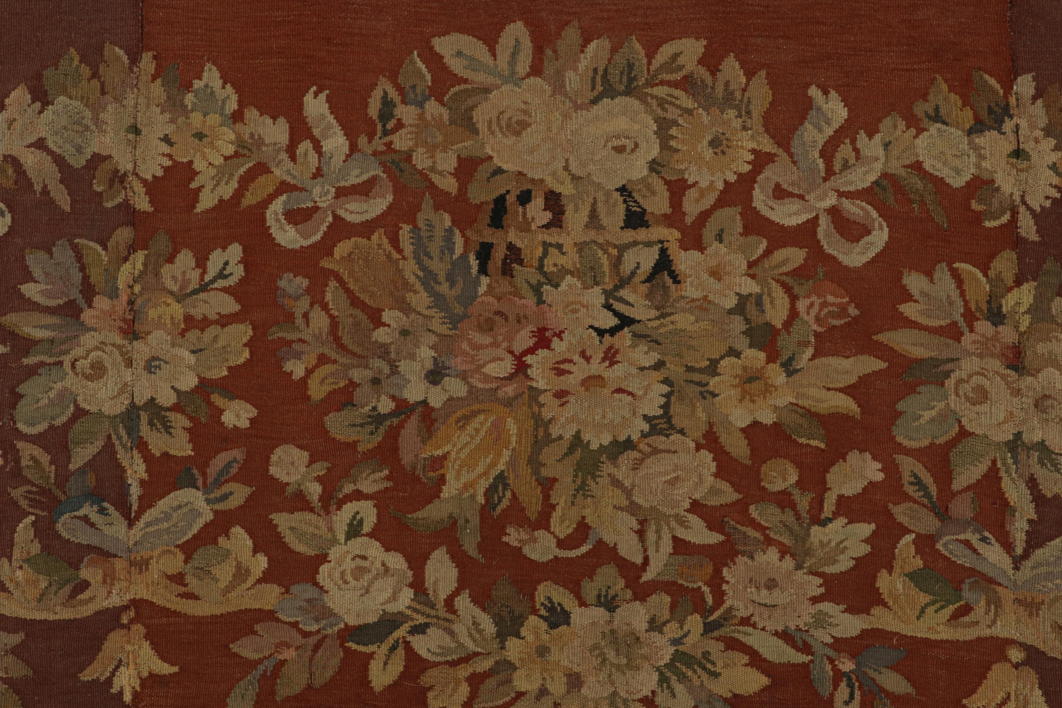 Brauner Aubusson-Flachgewebe-Teppich mit Blumenmustern, von Rug & Kilim (Mitte des 20. Jahrhunderts) im Angebot