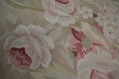 Tappeto Aubusson e floreale francese d'epoca, tappeto beige, tappeto d'area a punto d'ago intrecciato