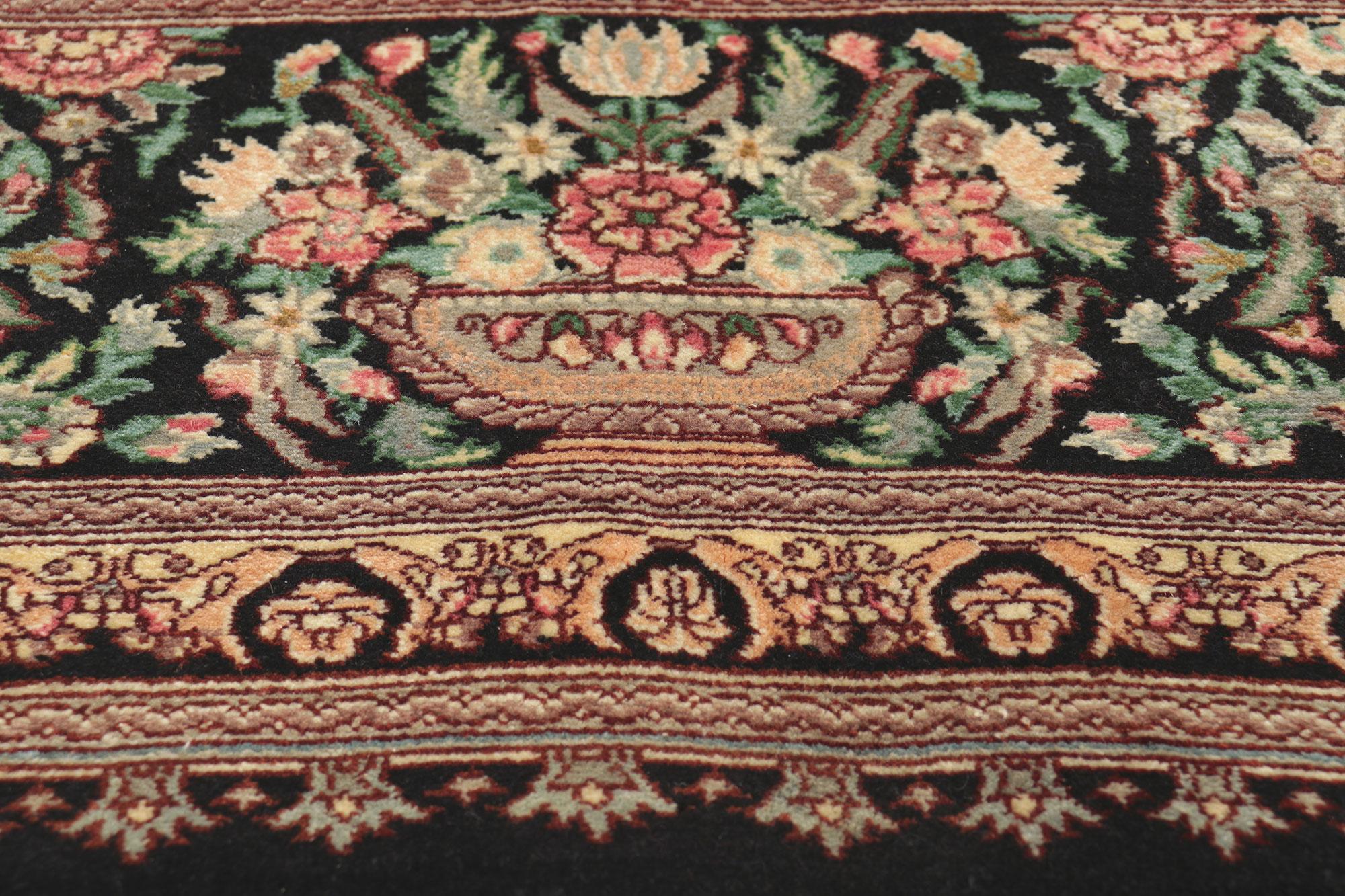 Noué à la main Tapis de jardin vintage d'Aubusson avec motifs floraux baroques en chintz en vente