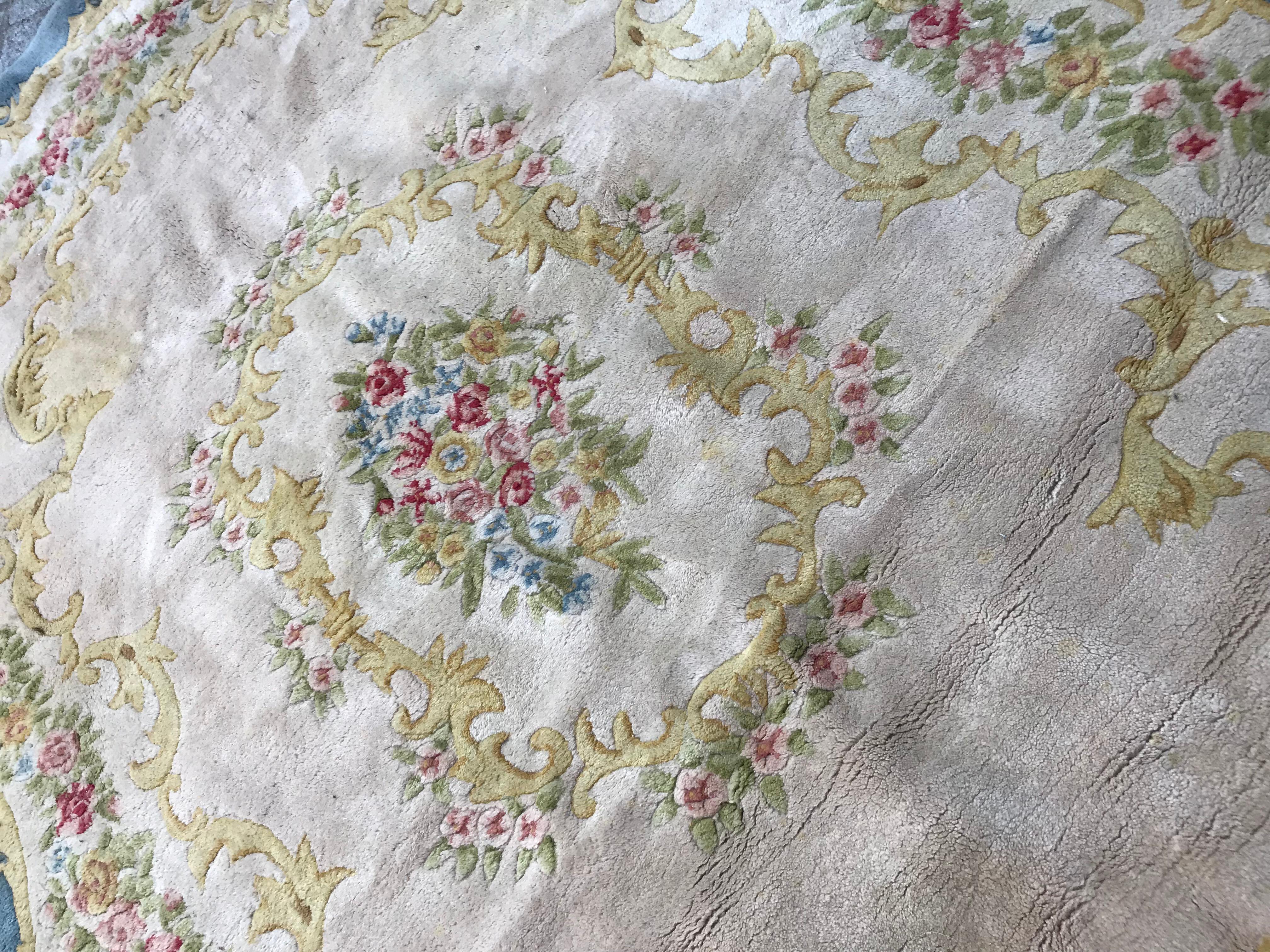 Vintage Aubusson or Savonnerie Style Rug In Good Condition In Saint Ouen, FR