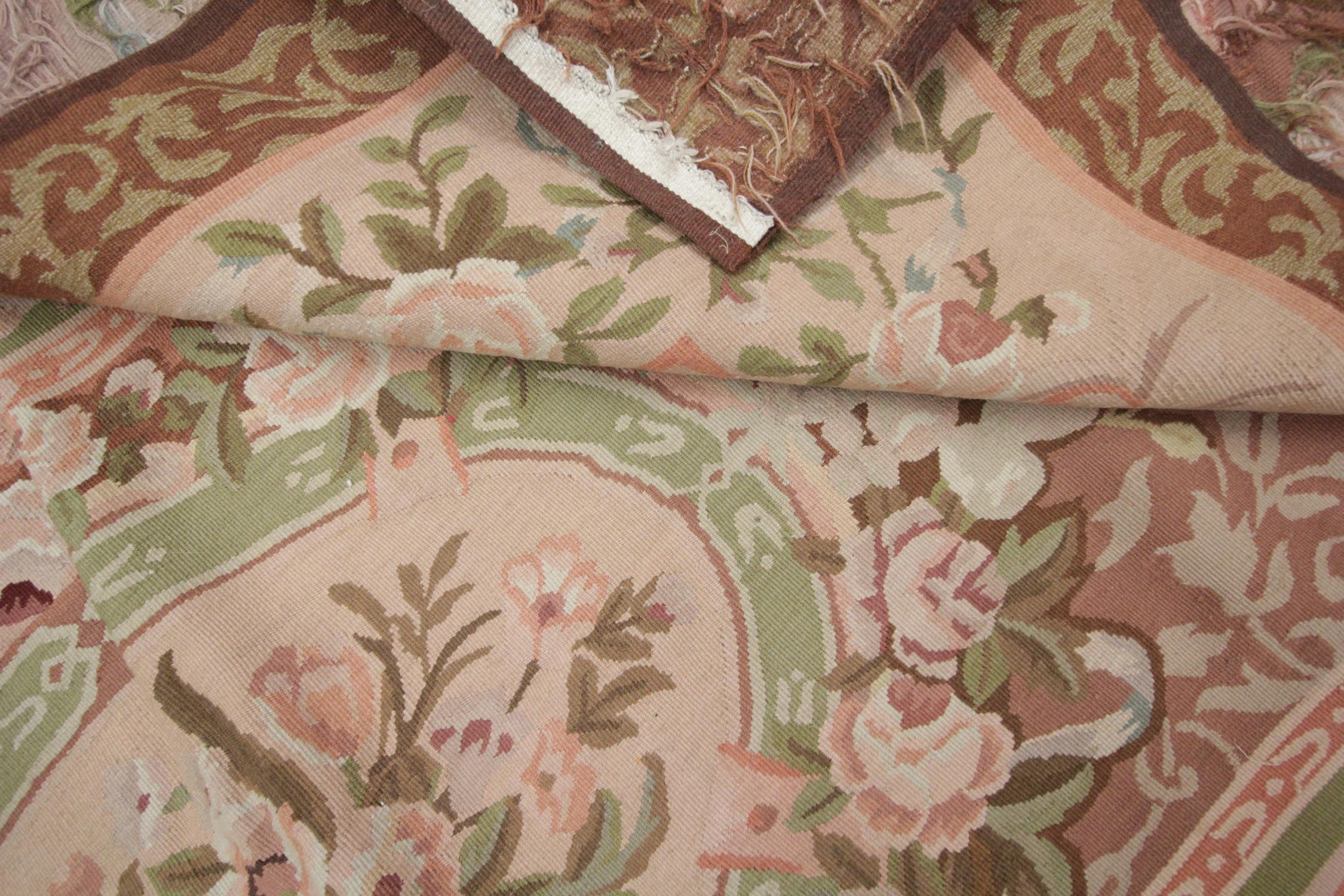 Matériaux organiques Tapis vintage français de style Aubusson en tapisserie à l'aiguille, tapis de tapisserie tissé à la main en vente