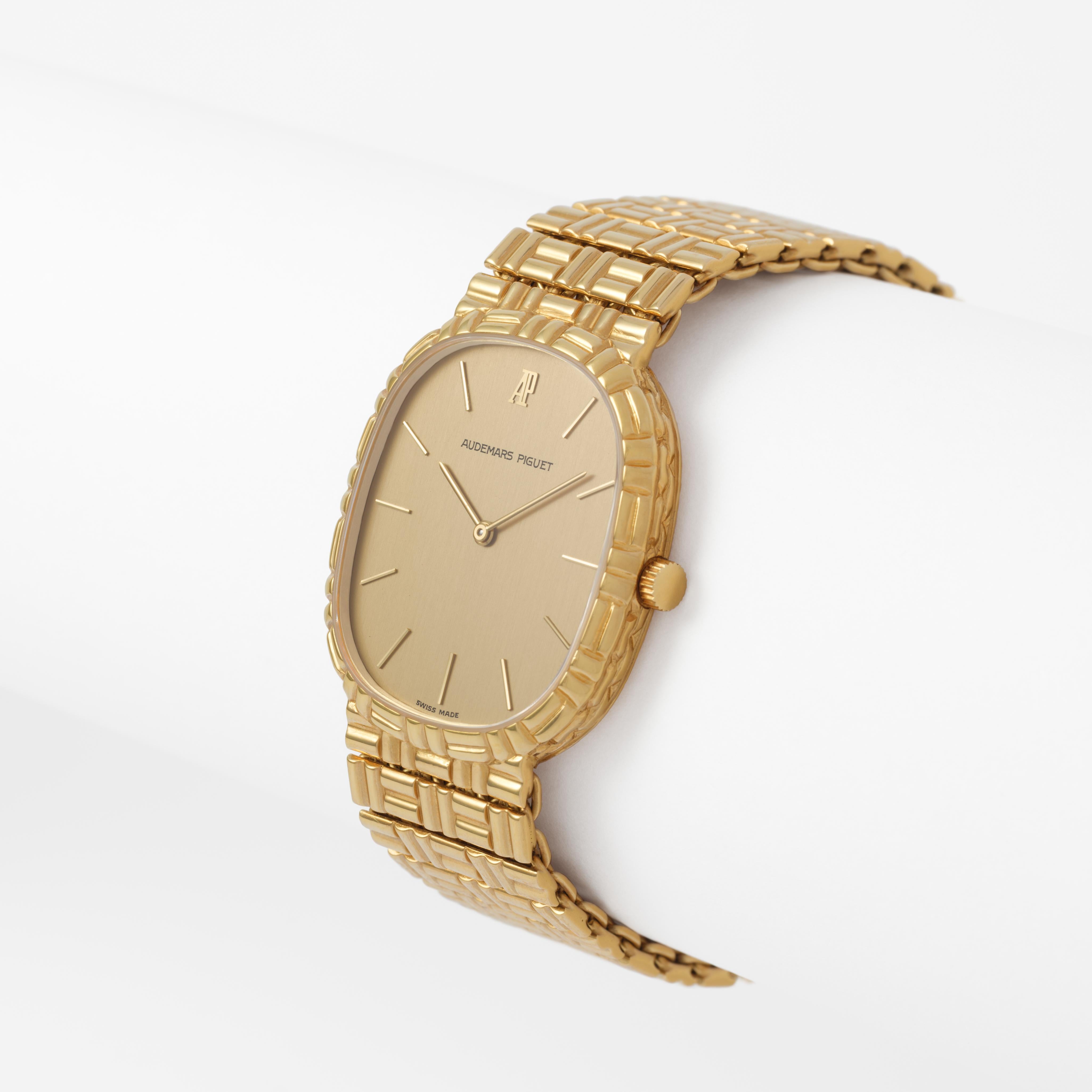 Vintage Audemars Piguet Bamboo 18 Karat Yellow Gold Model BA4647/903 In Good Condition For Sale In New York, NY