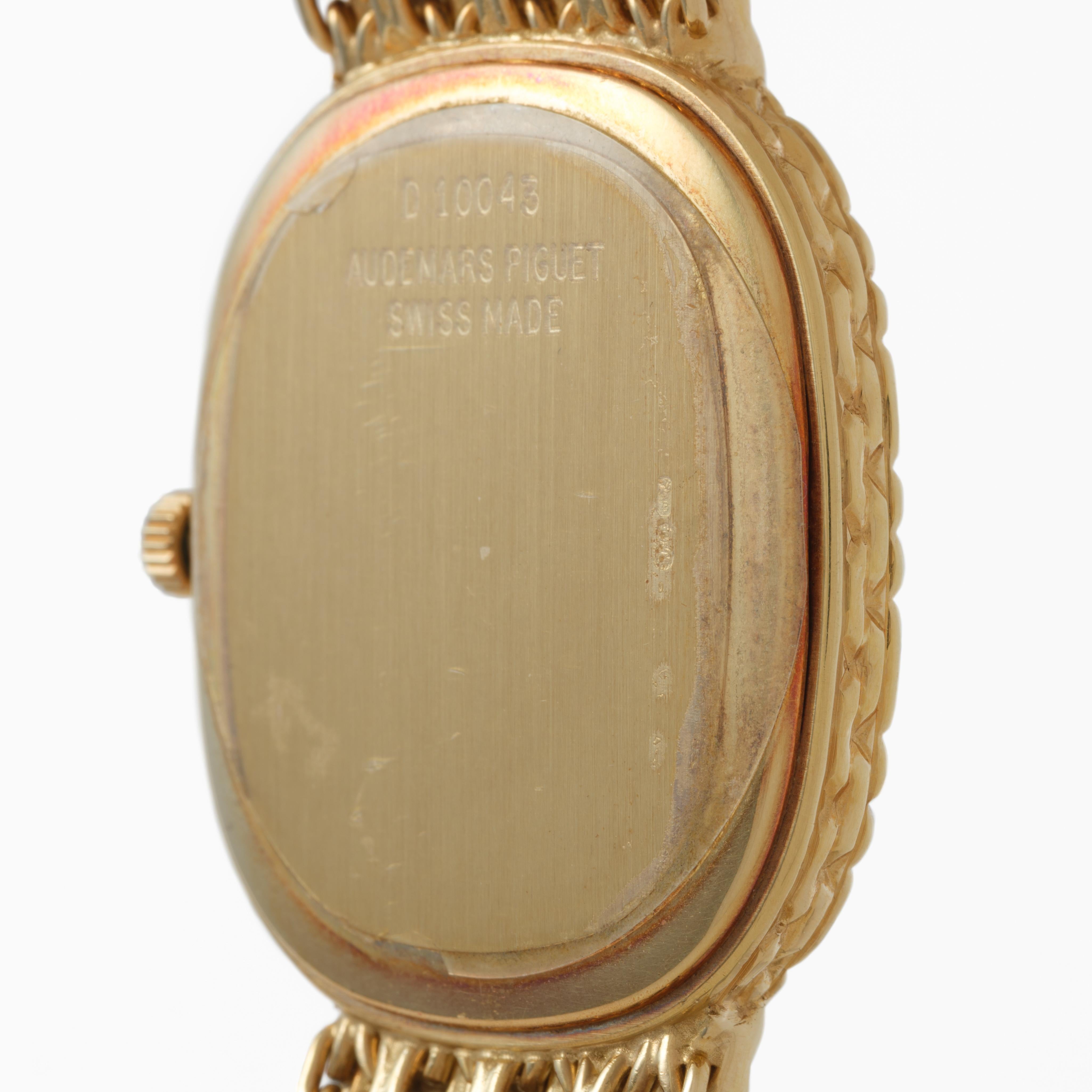 Vintage Audemars Piguet Bamboo 18 Karat Yellow Gold Model BA4647/903 For Sale 3