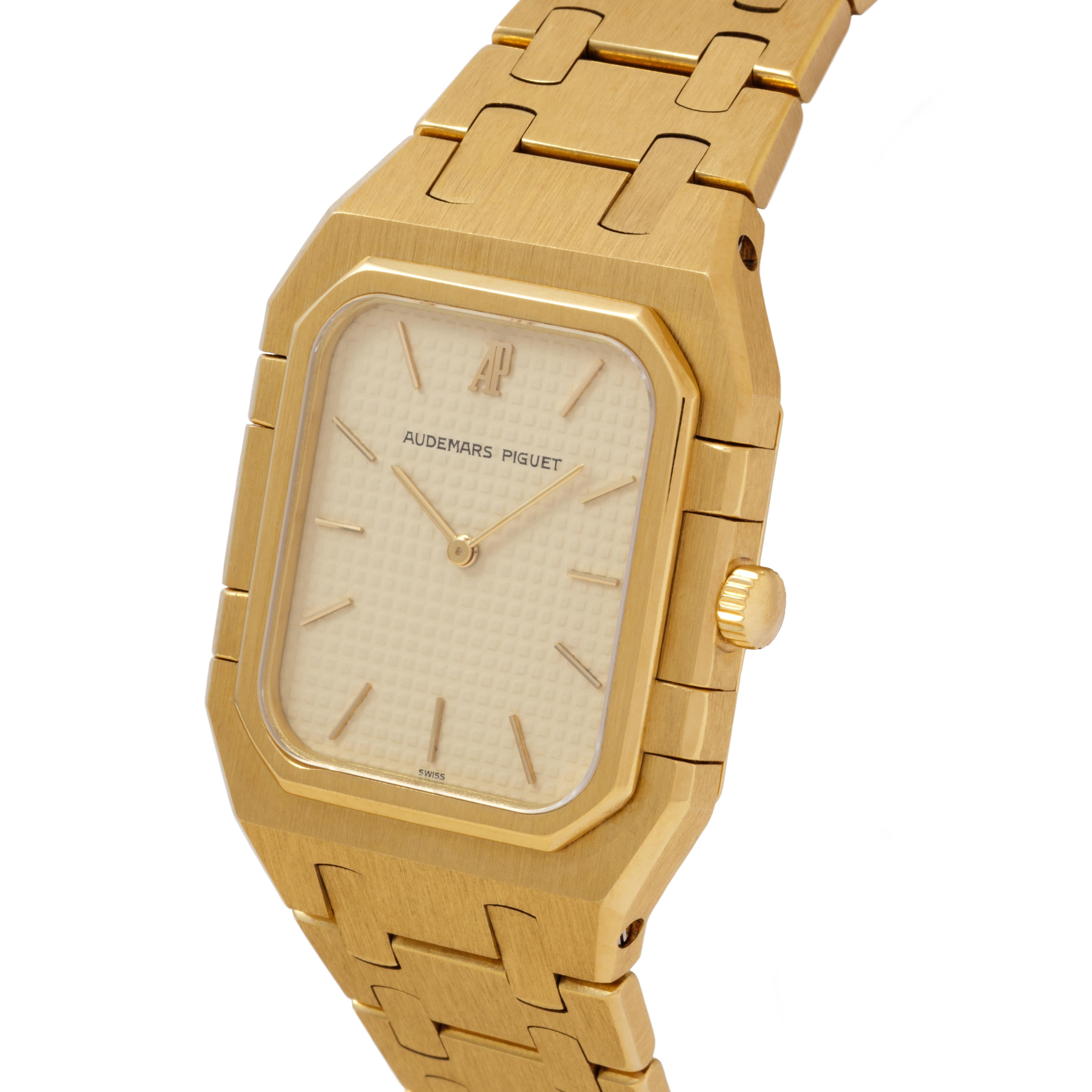 Modern Vintage Audemars Piguet Royal Oak Model 600 18 Karat Yellow Gold Watch
