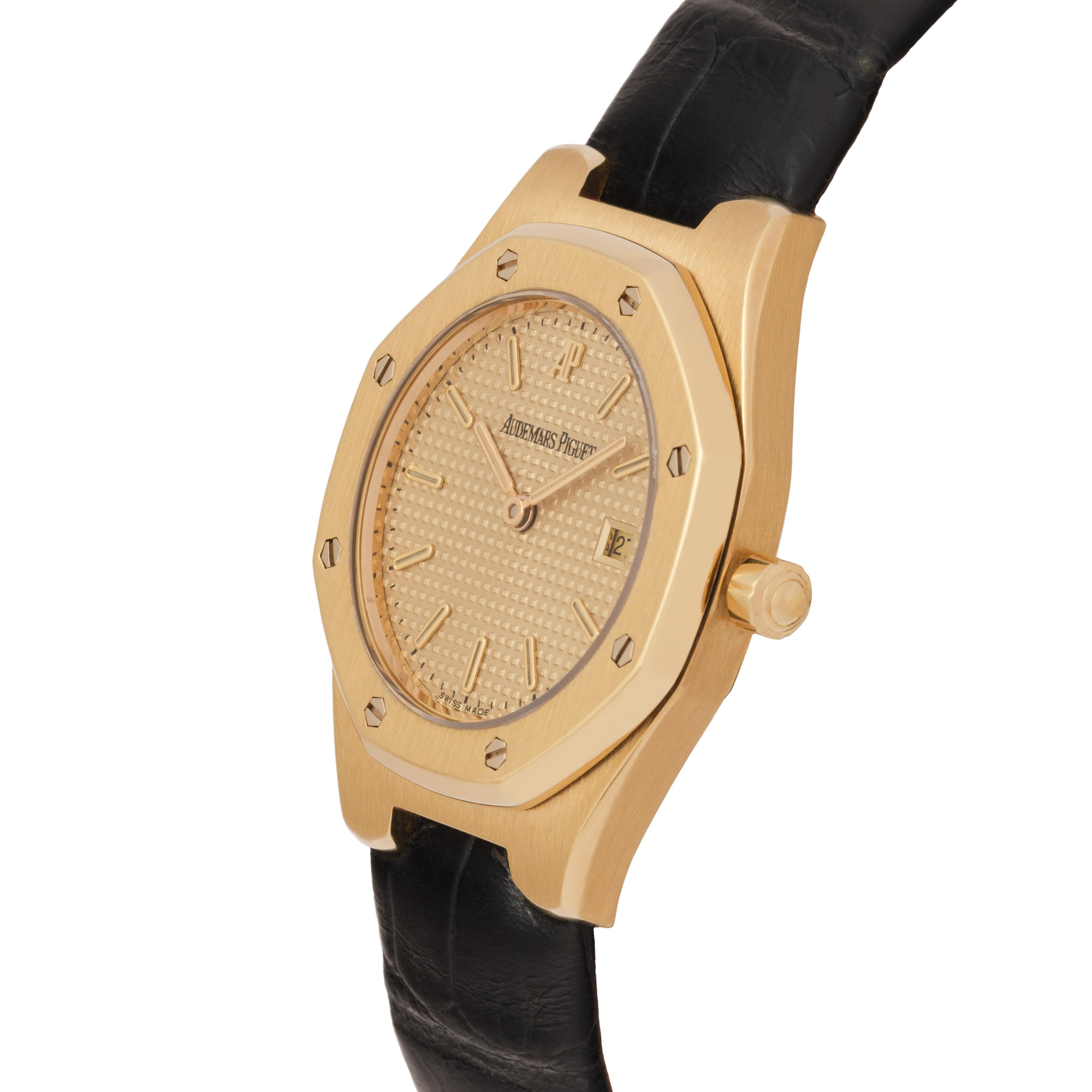 Vintage Audemars Piguet Royal Oak Model 66800BA 18 Karat on Deployment Buckle In Good Condition For Sale In New York, NY