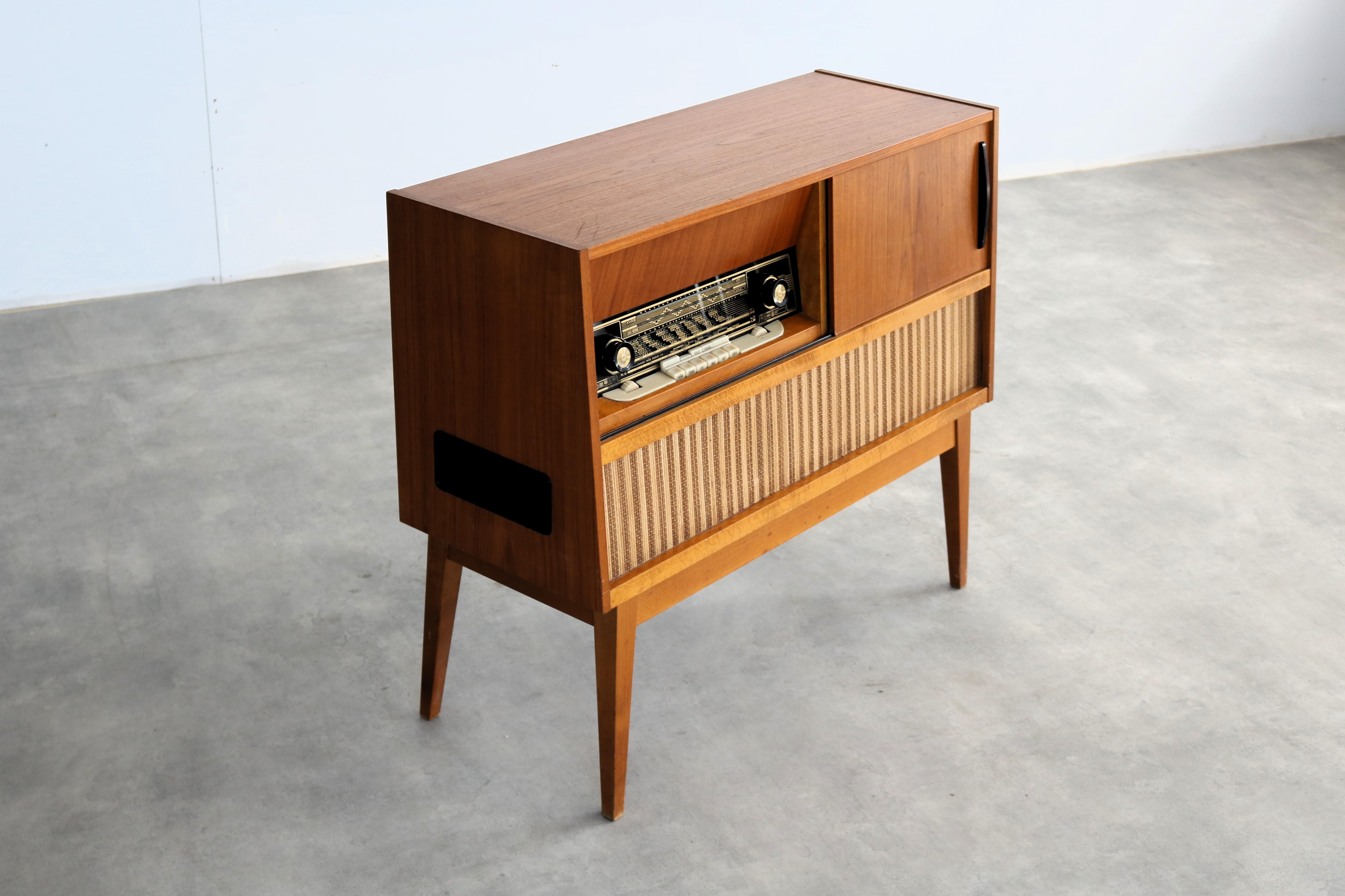 vintage audio furniture  radio  cabinet  1960s  Sweden In Good Condition For Sale In Lemmer, NL