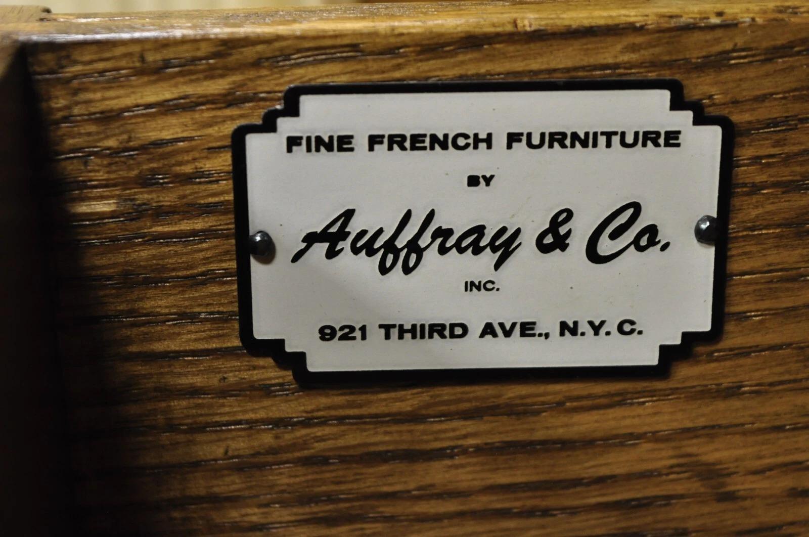 Armoire de style provincial français vintage Auffray & Co en vente 3