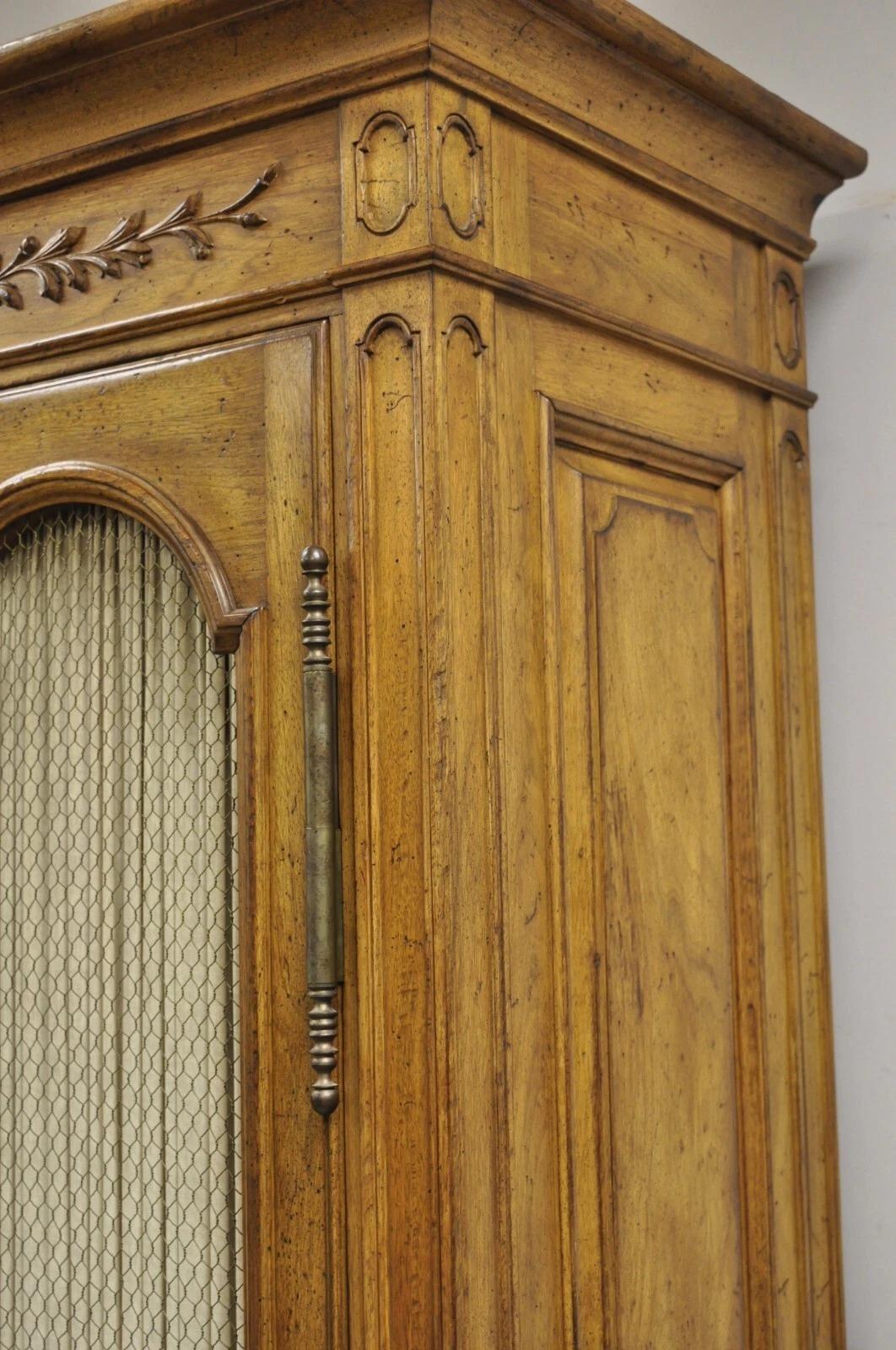 Armoire de style provincial français vintage Auffray & Co en vente 5