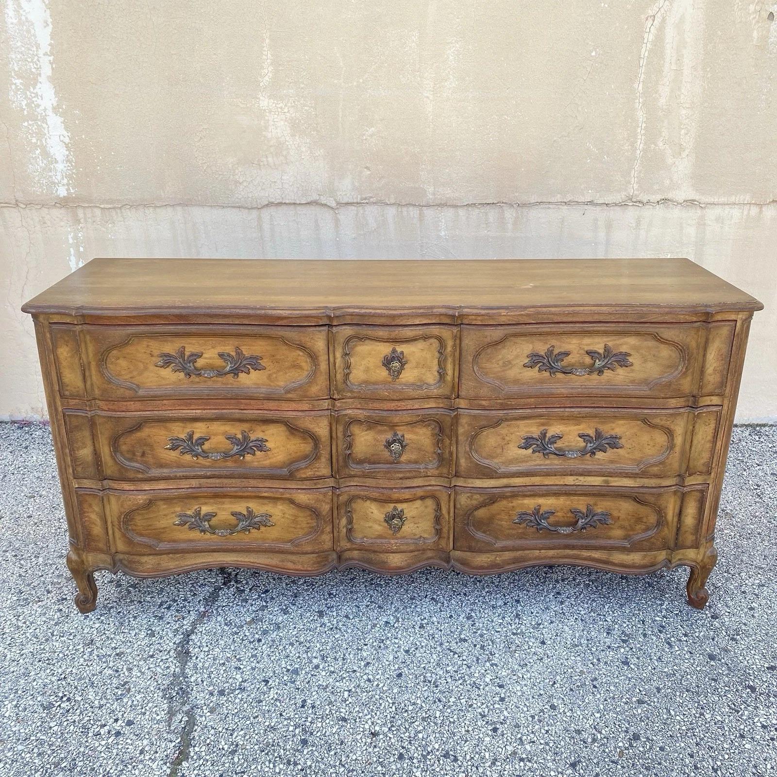 Vintage Auffray & Co French Country Provincial Walnut 9 Drawer Dresser Credenza en vente 5