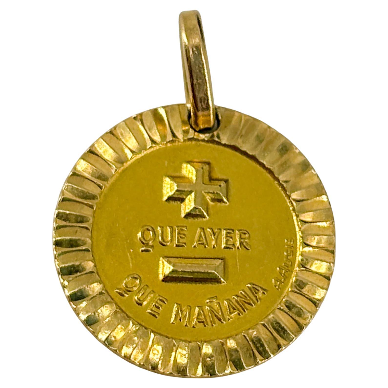 Vintage Augis 18k Gold Spanish Love Token Pendant Mas Que Ayer Menos Que Mañana For Sale